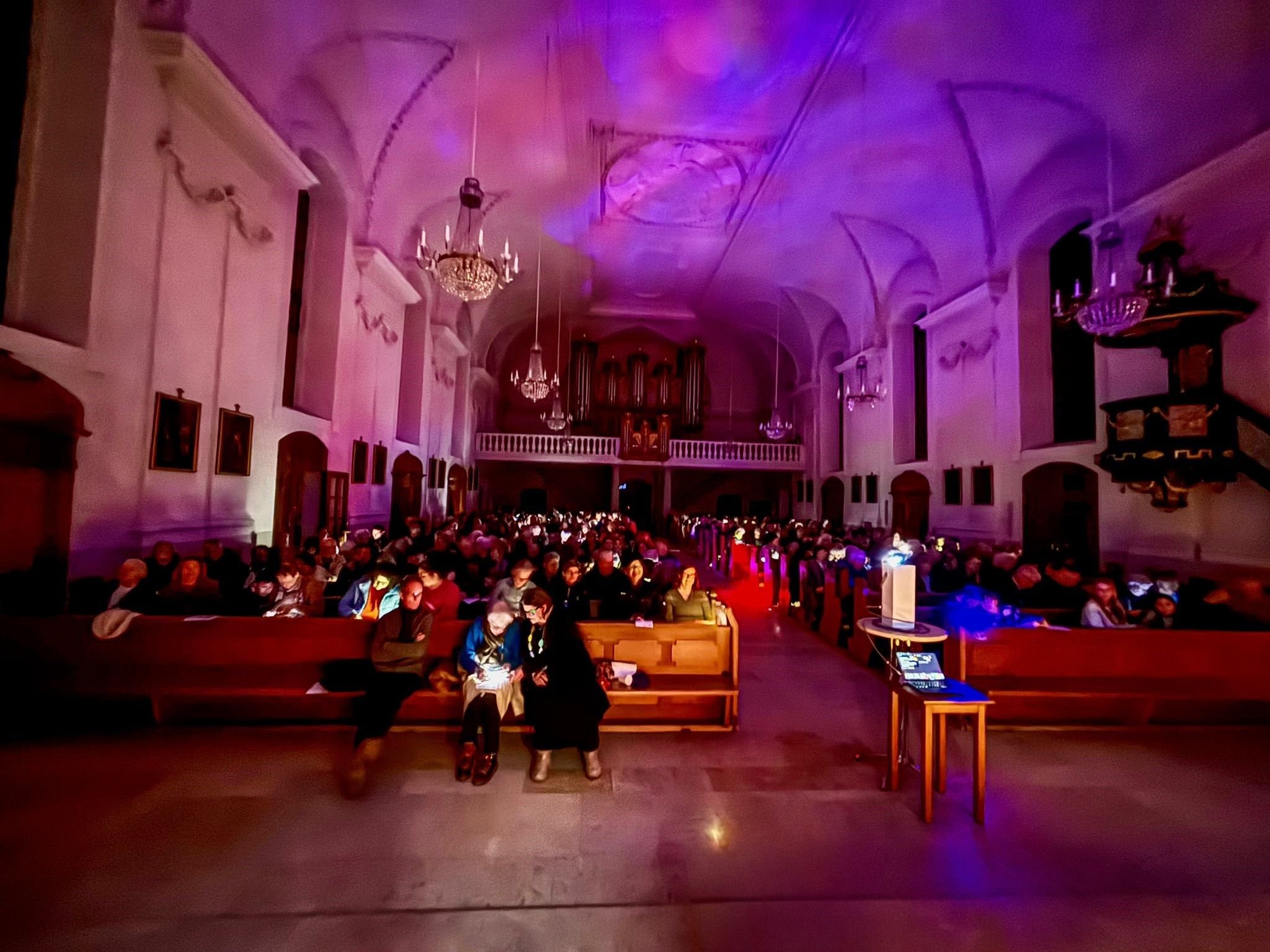 Wenn-ABBA-die-Kirche-zum-tanzen-bringt