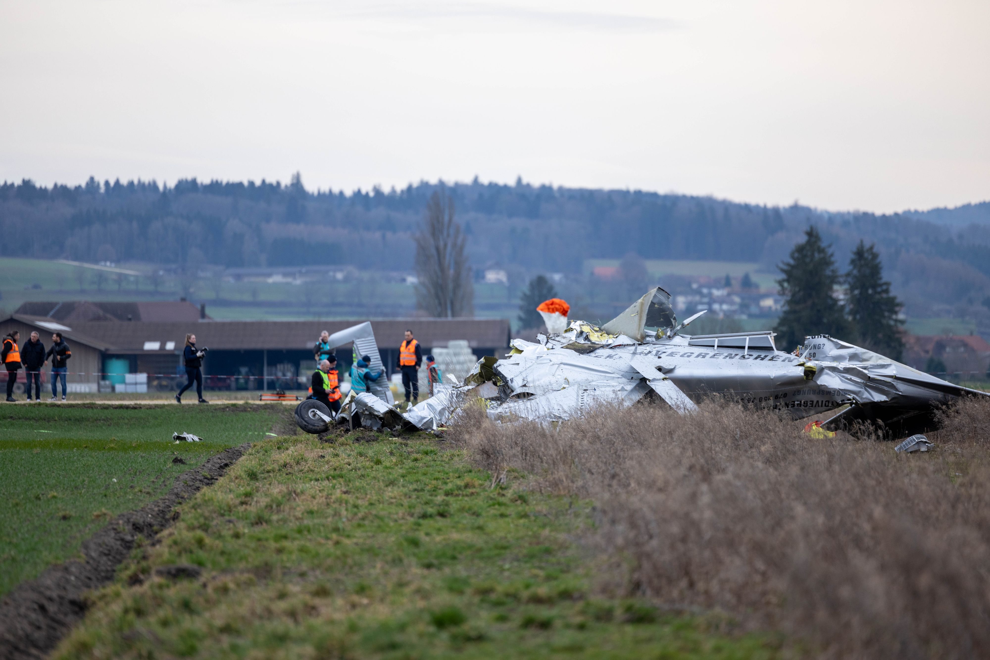 Sust-kl-rt-t-dlichen-Flugunfall-in-Grenchen-Notschirm-ffnung-f-hrte-zum-Kontrollverlust