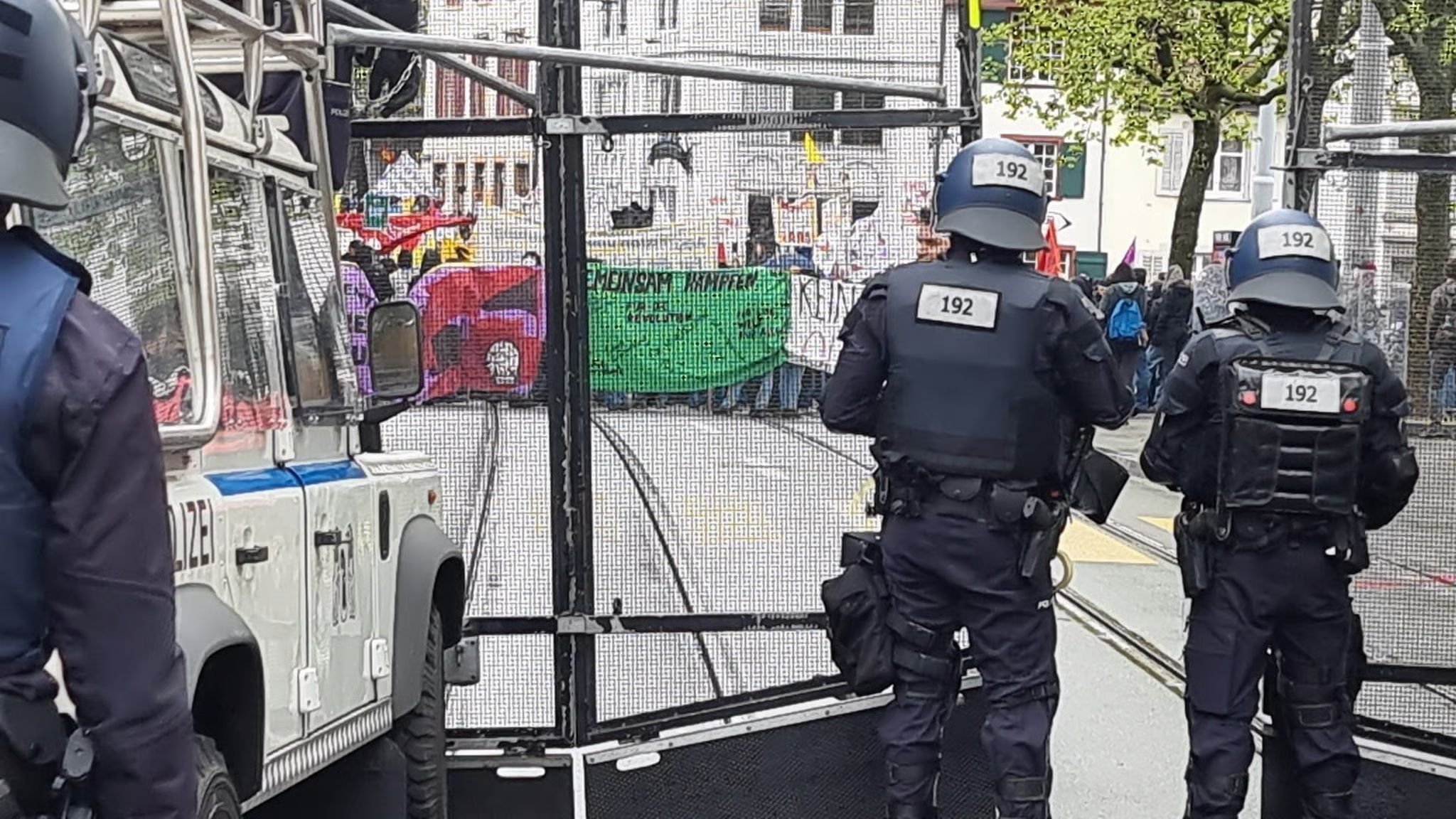 Nach-umstrittenen-Polizeikessel-Erste-Demonstranten-erhalten-ihre-Strafe