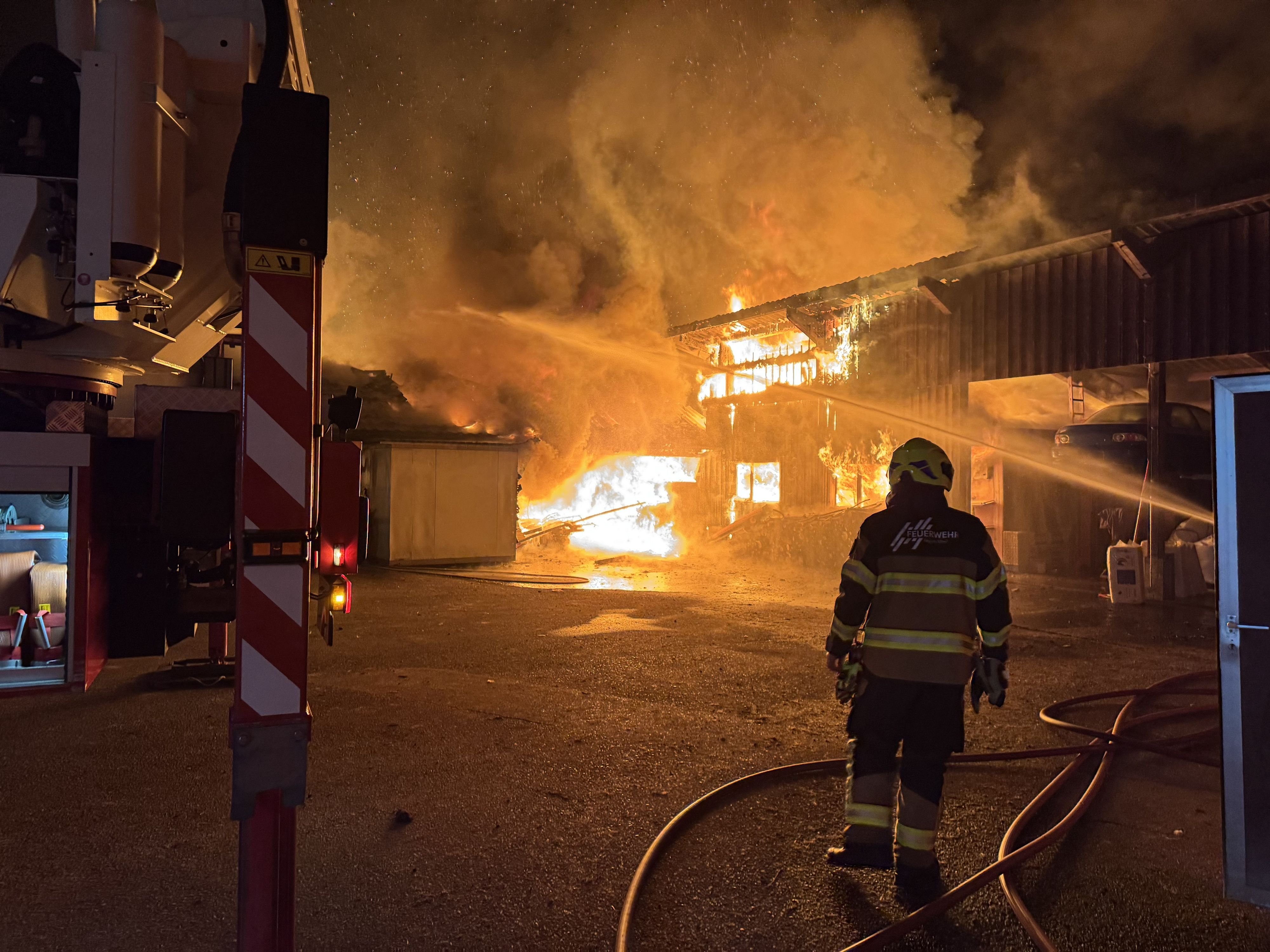 Von-der-Kuh-im-G-llekasten-bis-zum-umgekippten-Lastwagen-So-fordernd-war-2025-f-r-die-Feuerwehr-Region-Uzwil