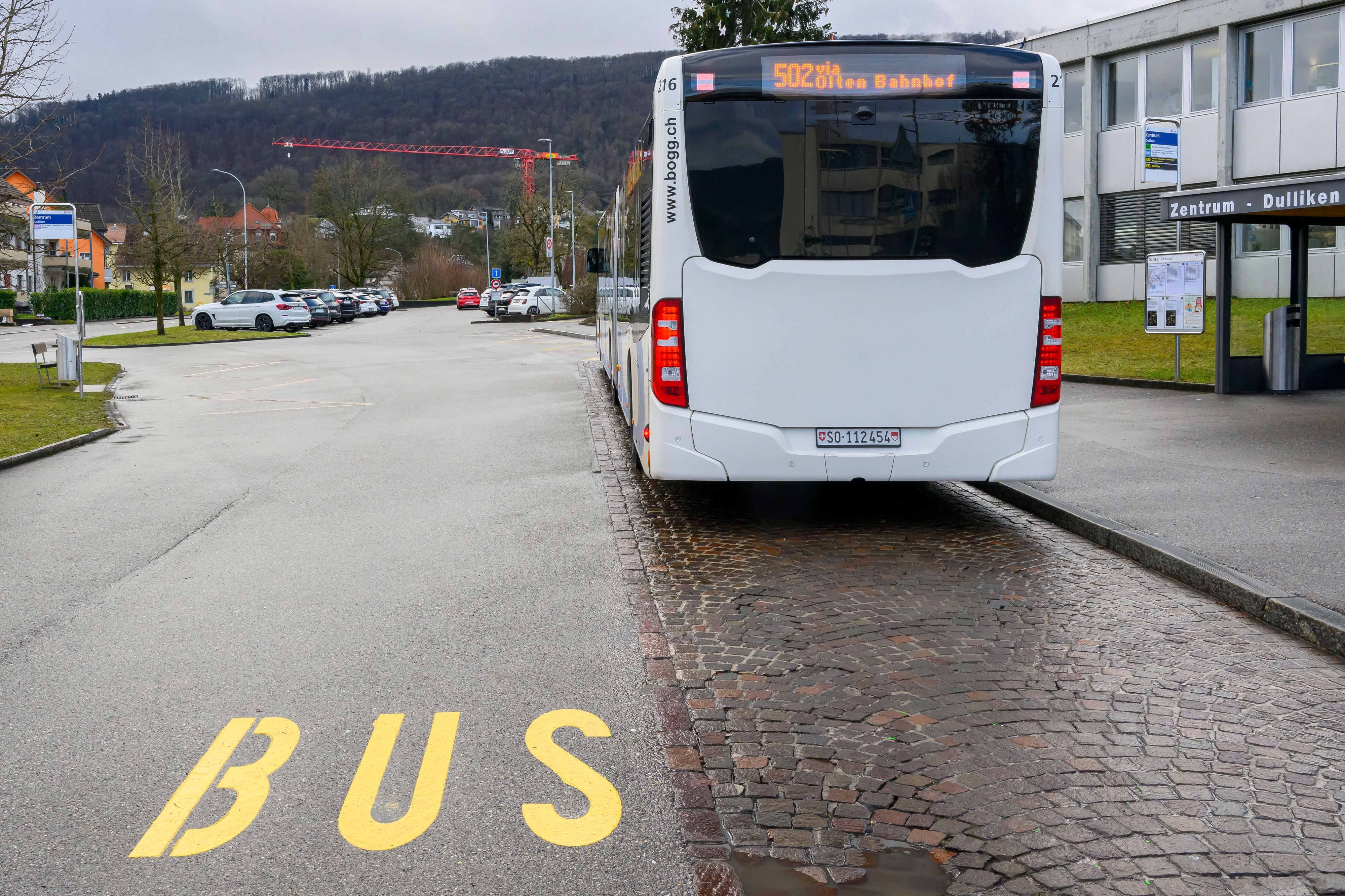 Kleines-Scheitern-am-Strassenrand-Wenn-der-ffentliche-Verkehr-entscheidet-wer-dazugeh-rt-und-wer-nicht
