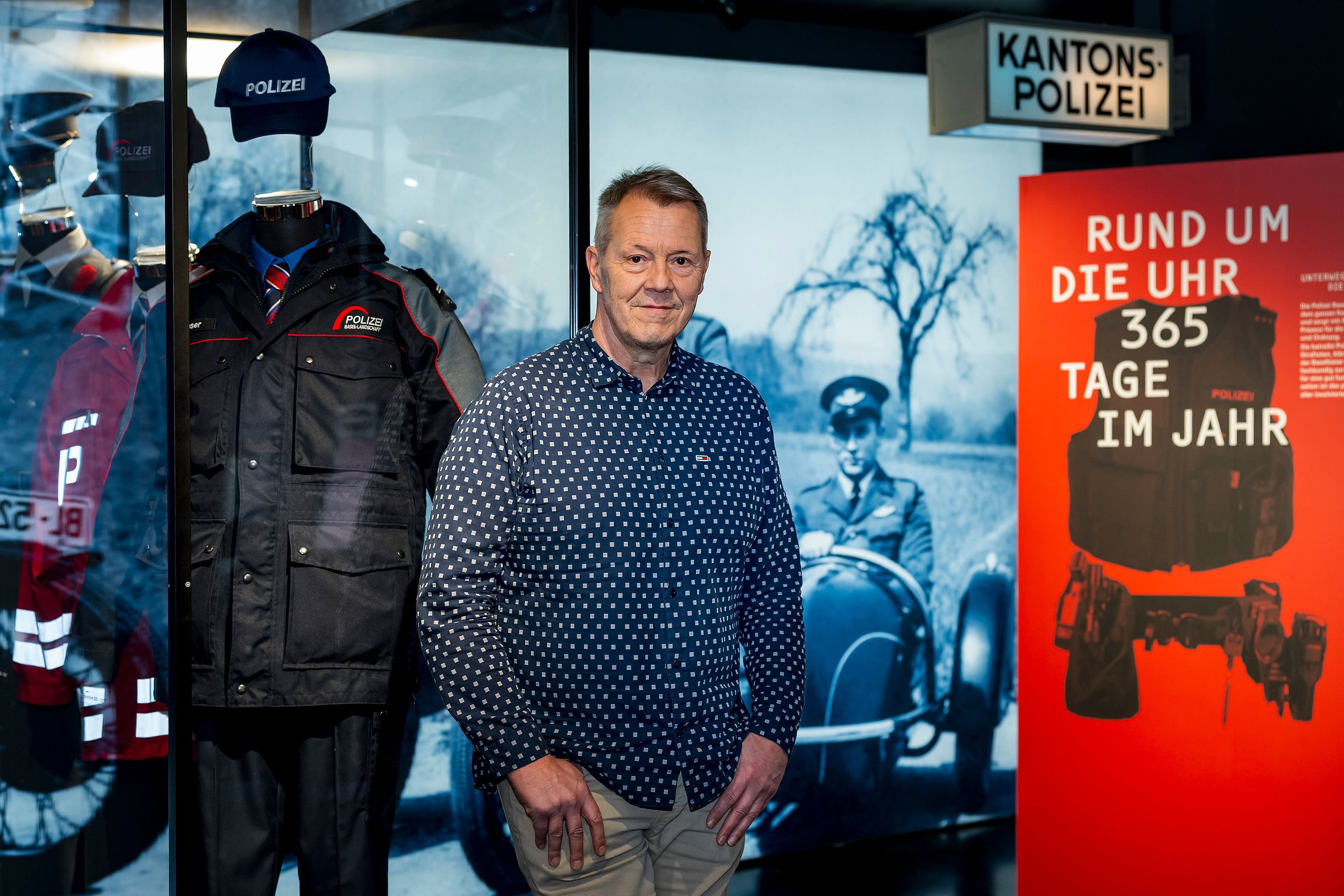 Handschellen-gegen-Ananas-oder-wie-ein-Polizist-den-Hund-machte-