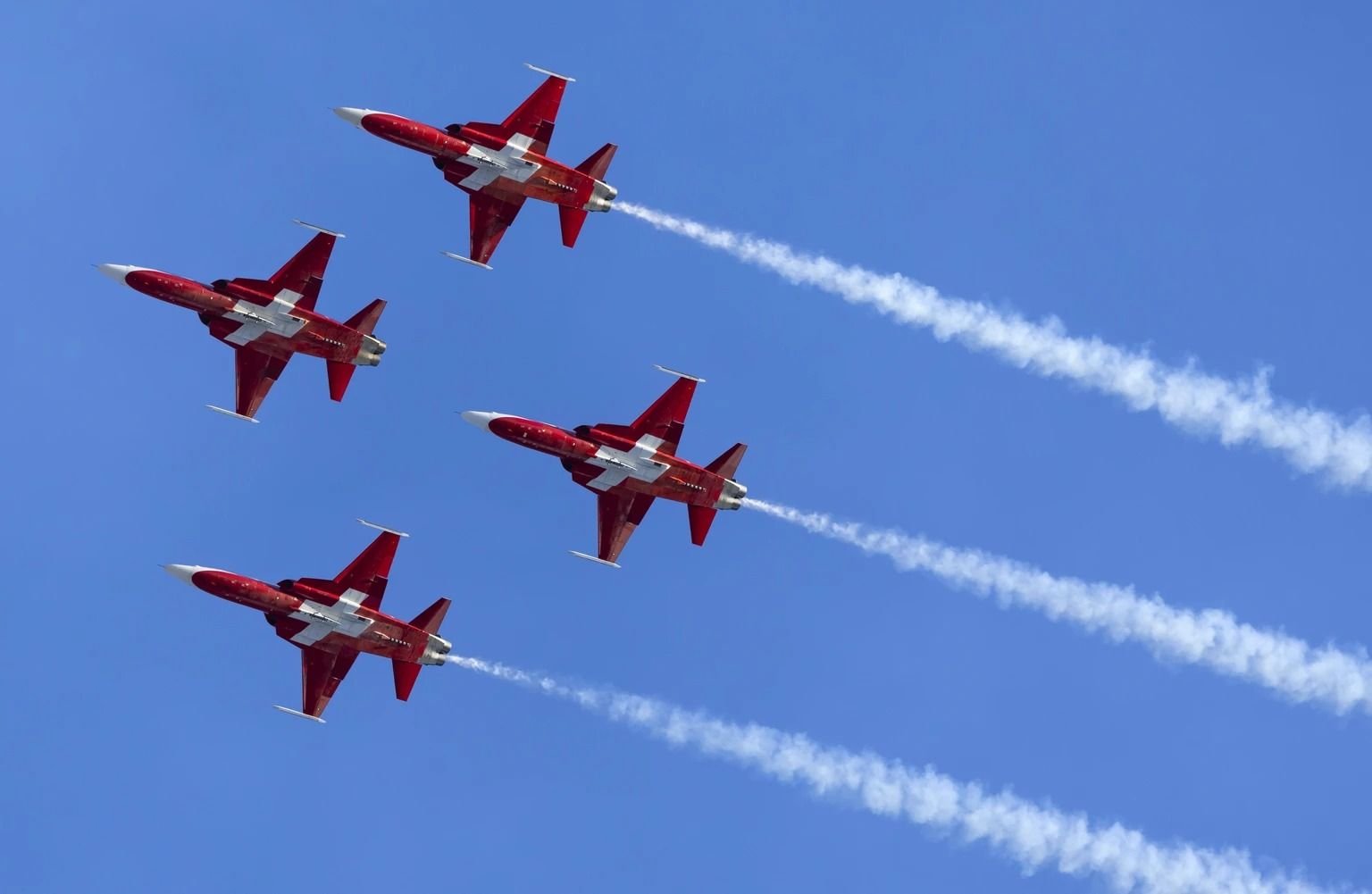 patrouille-suisse-fliegt-ber-st-moritzer-luxus-event-das-steckt-dahinter