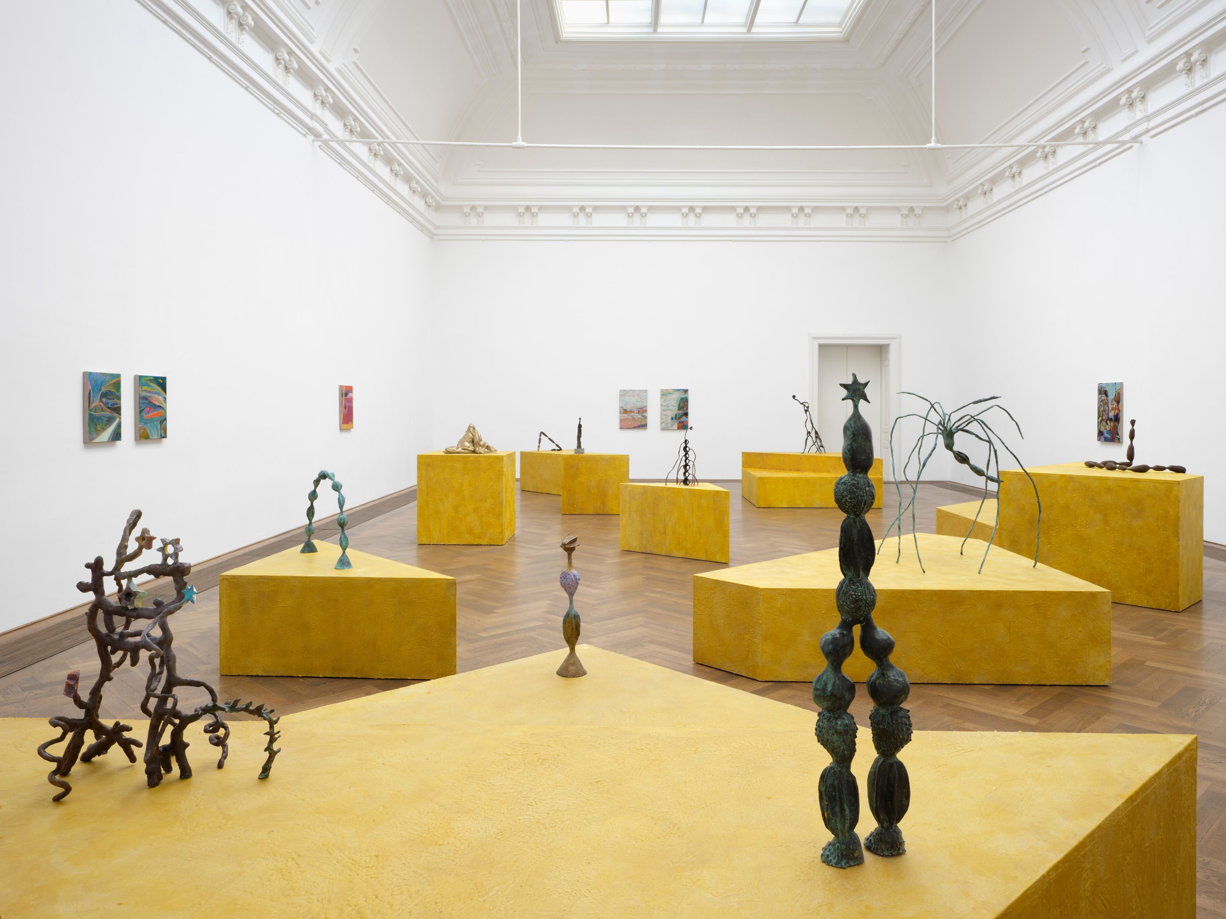 Im-Kunst-Bienenstock-wird-geschw-rmt