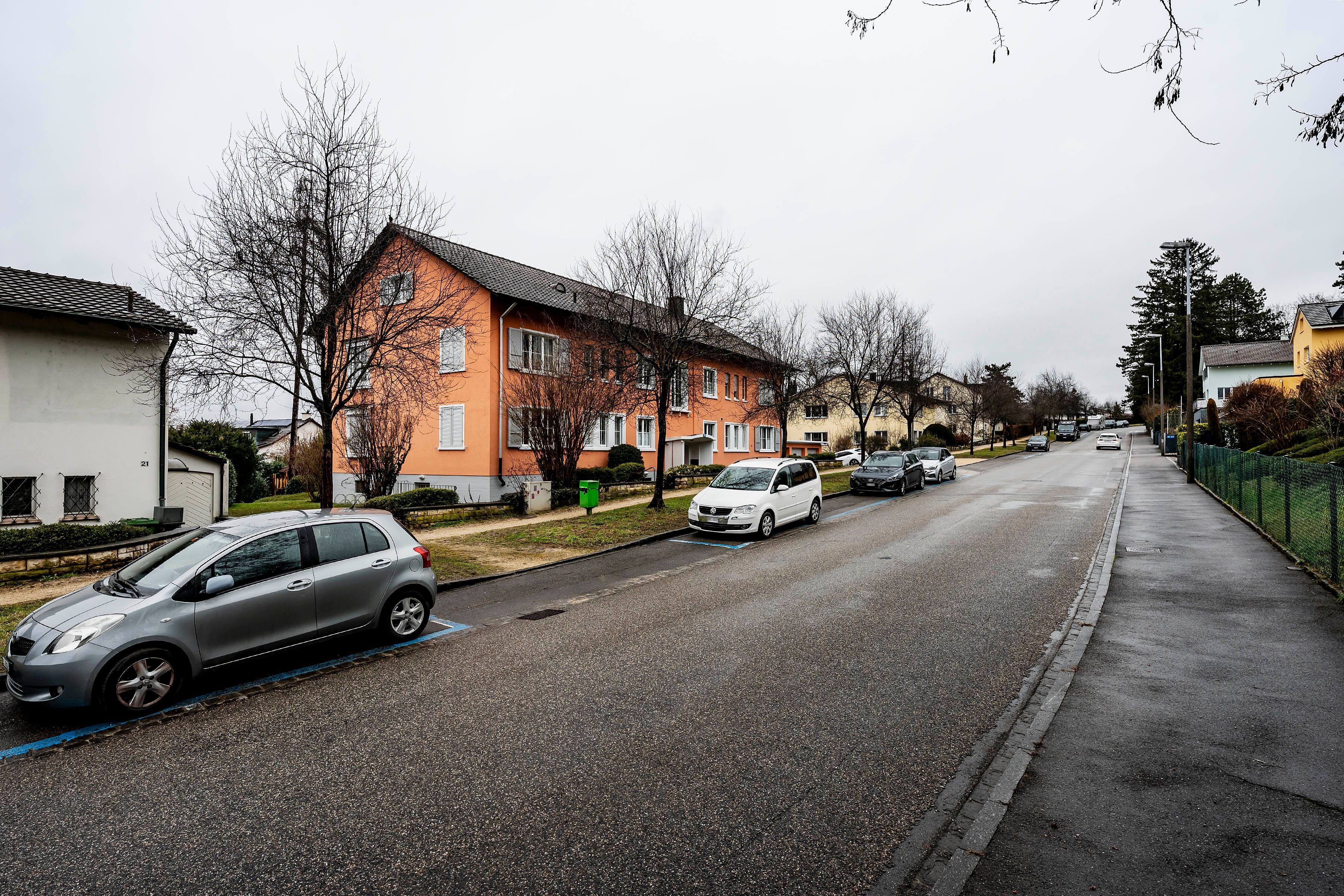 Riehener-Parlament-lehnt-Velostreifen-ab-und-macht-Druck-wegen-Postschliessung