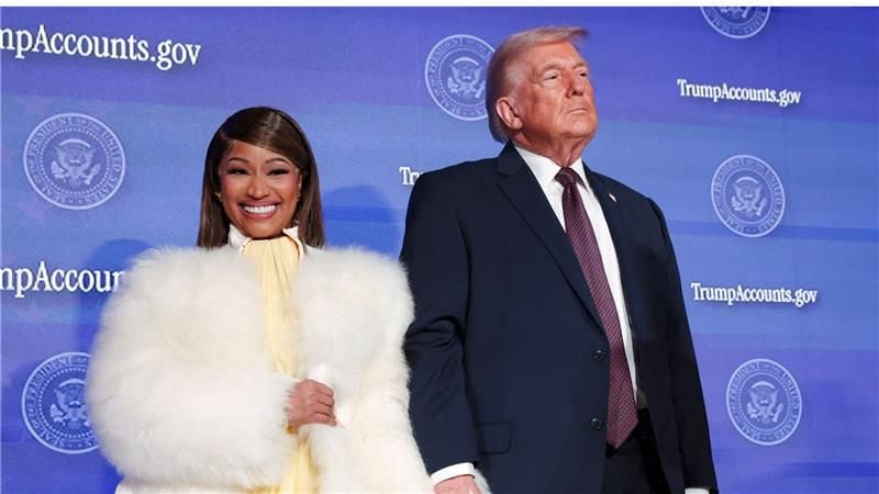 Nach-Lobesrede-auf-Trump-Nicki-Minaj-erh-lt-Trump-Gold-Card-