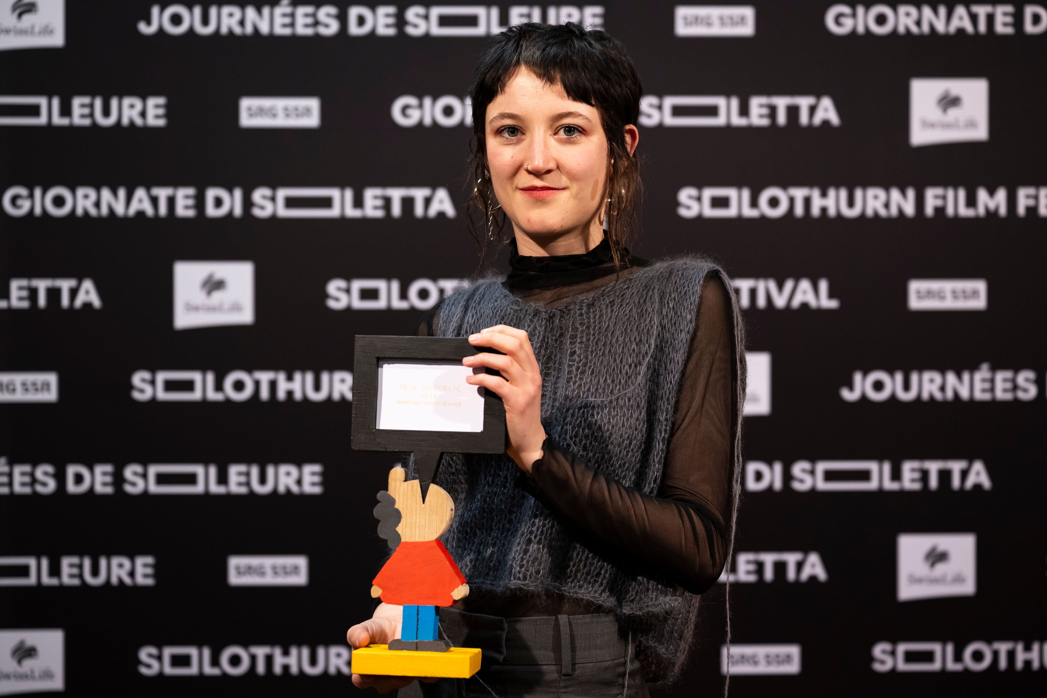 -der-preis-l-st-meine-finanziellen-probleme-die-st-gallerin-luisa-z-rcher-wird-f-r-ihren-film-ber-ihre-krebserkrankung-ausgezeichnet