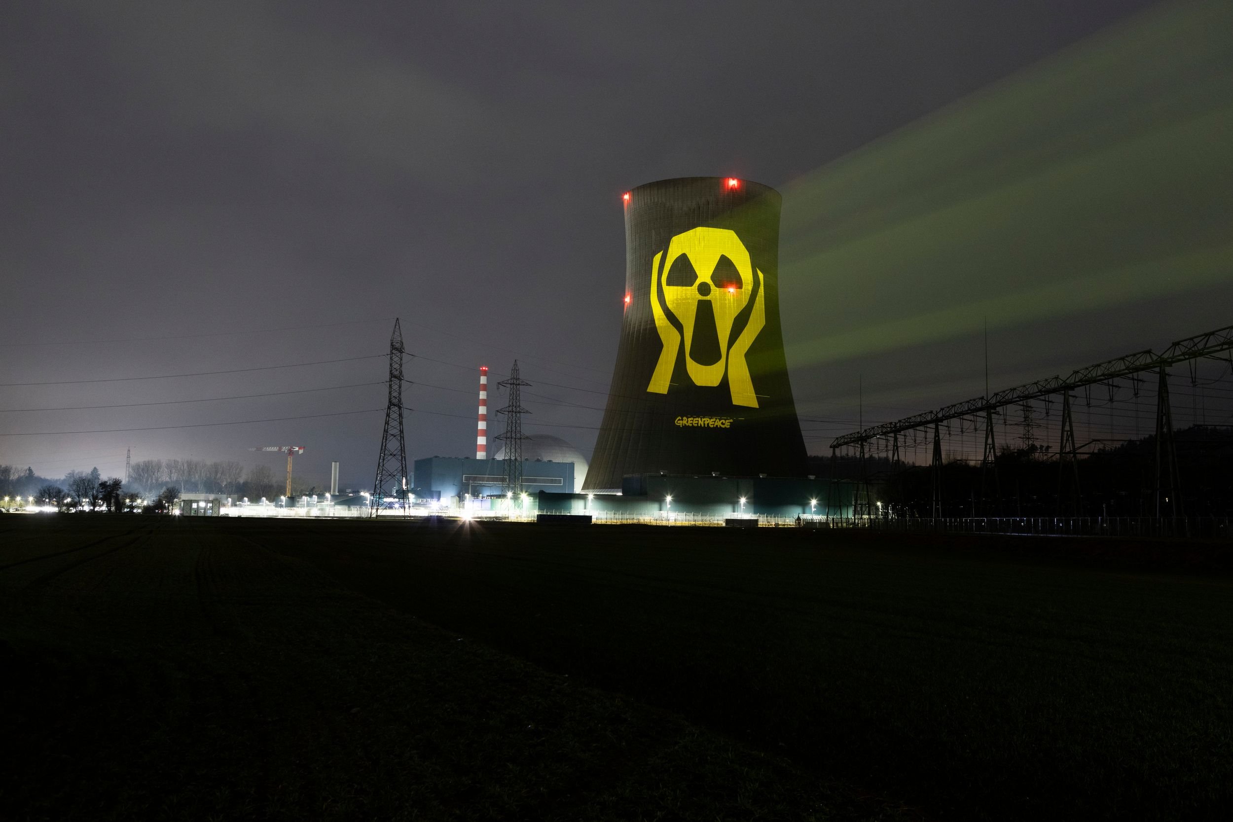 Was-macht-der-Totenkopf-am-K-hlturm-des-AKW-G-sgen-