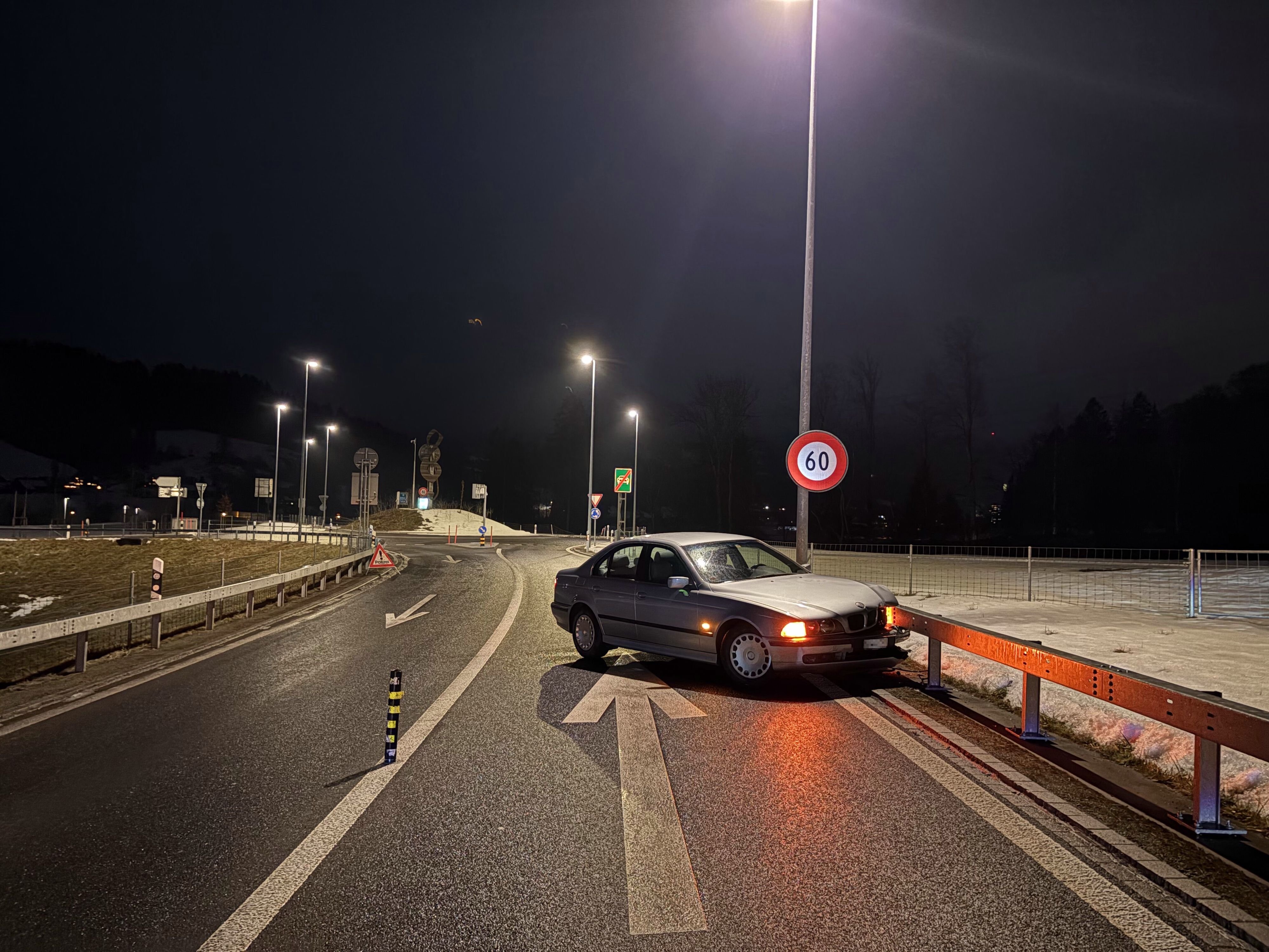 Auto-prallt-bei-Stegr-ti-gegen-Leitplanke-31-J-hriger-verliert-F-hrerausweis