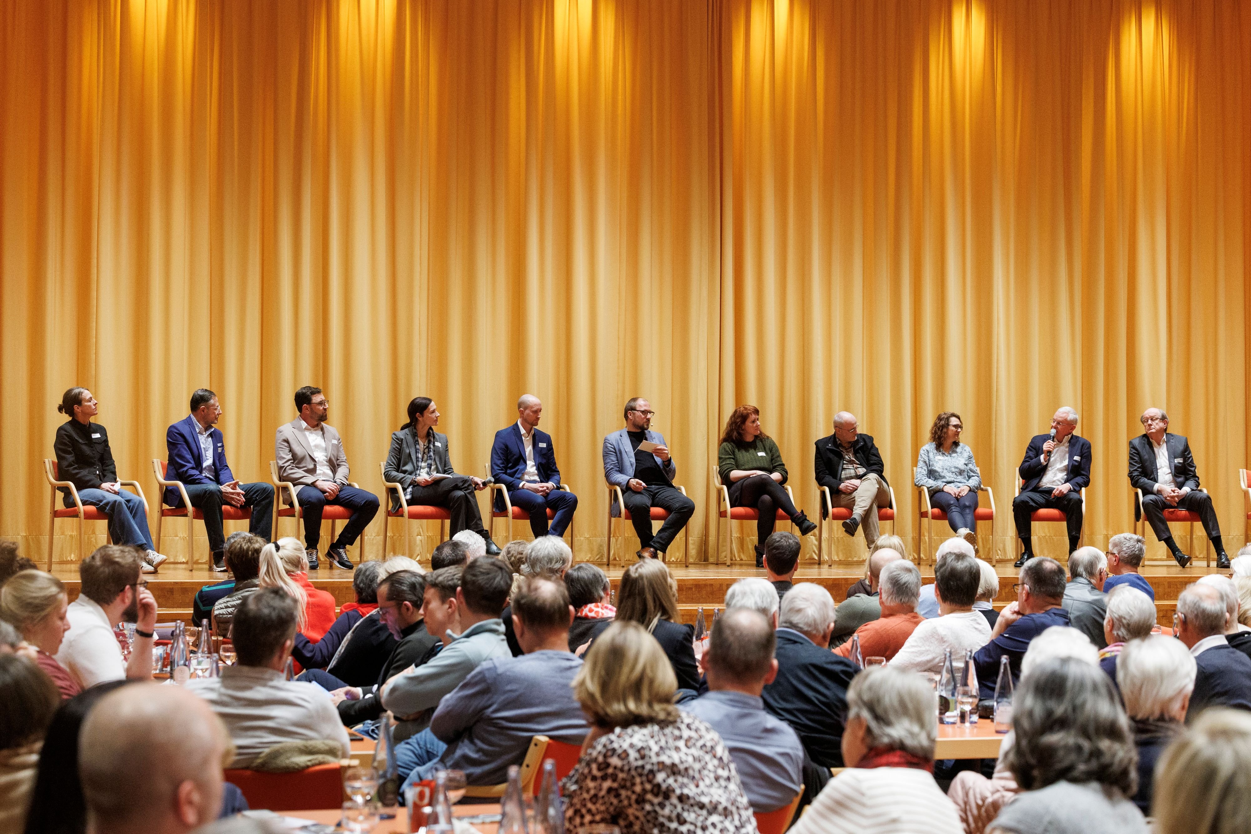 Zivilisierter-Wahlkampf-mit-Unterbr-chen-So-usserten-sich-die-Gemeinderatskandidierenden-am-Podium