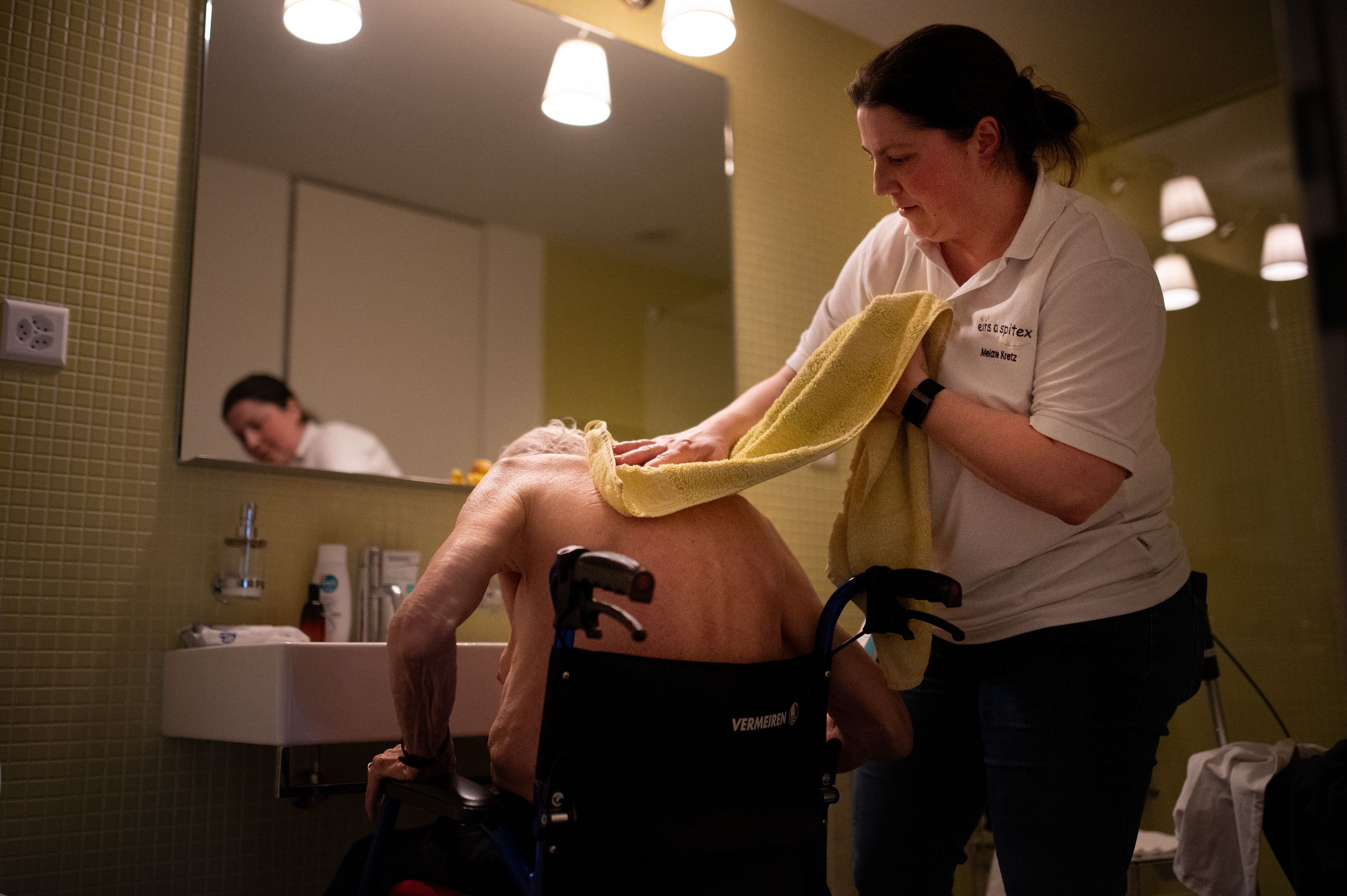 -man-sieht-dass-unsere-arbeit-der-kundschaft-guttut-eine-morgenrunde-mit-einer-spitex-mitarbeiterin-aus-w-ngi