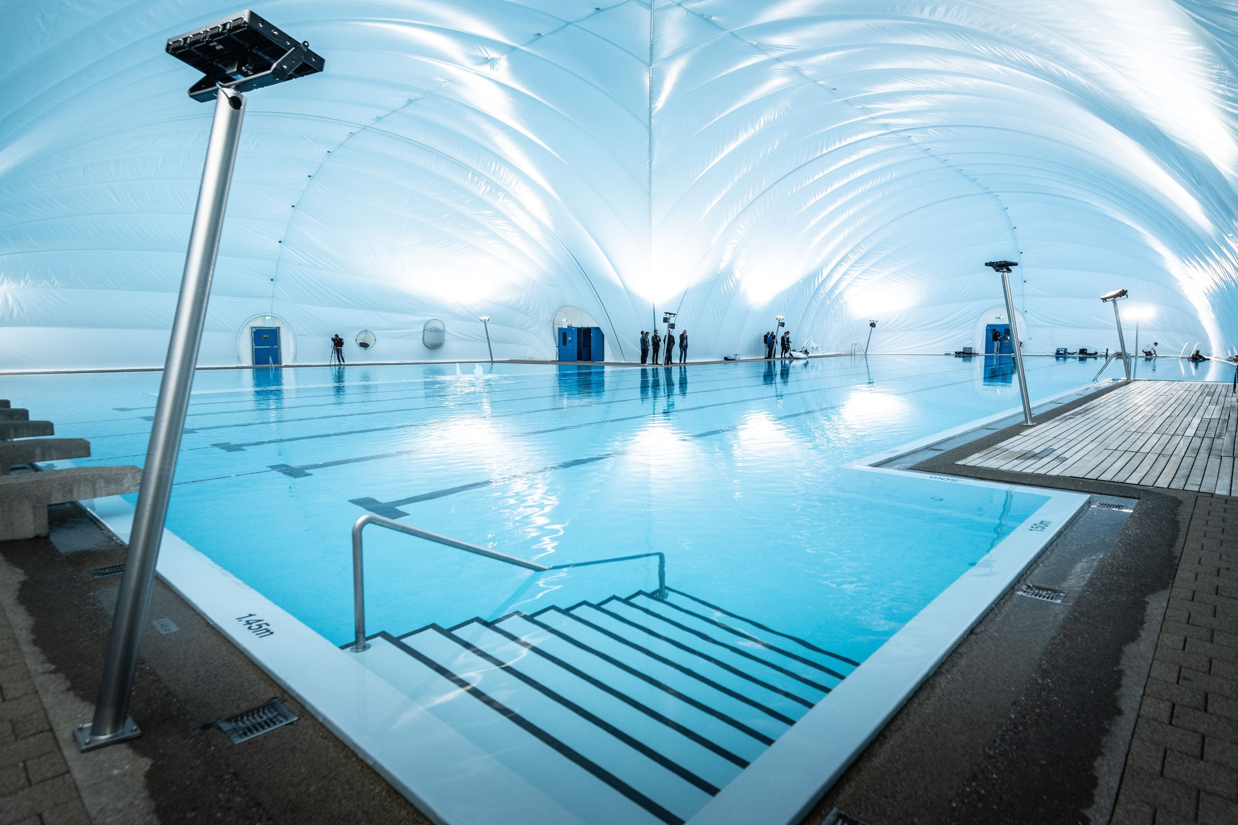 hallenbad-provisorium-im-st-galler-lerchenfeld-bew-hrt-sich-ein-vorteil-sticht-besonders-heraus