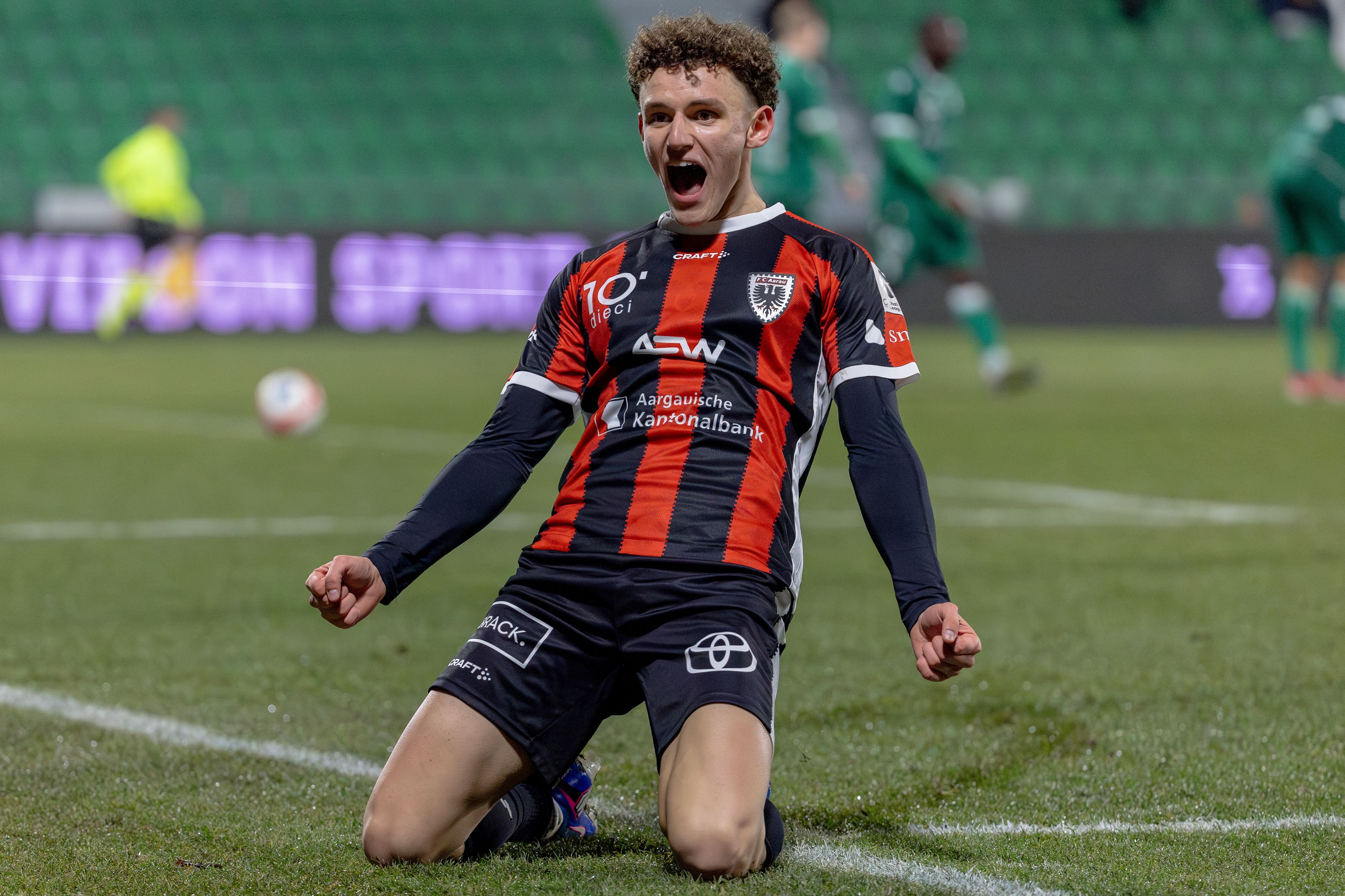 -ich-bin-mit-100-prozent-siegermentalit-t-auf-den-platz-derbacis-geniestreich-l-sst-die-d-mme-brechen