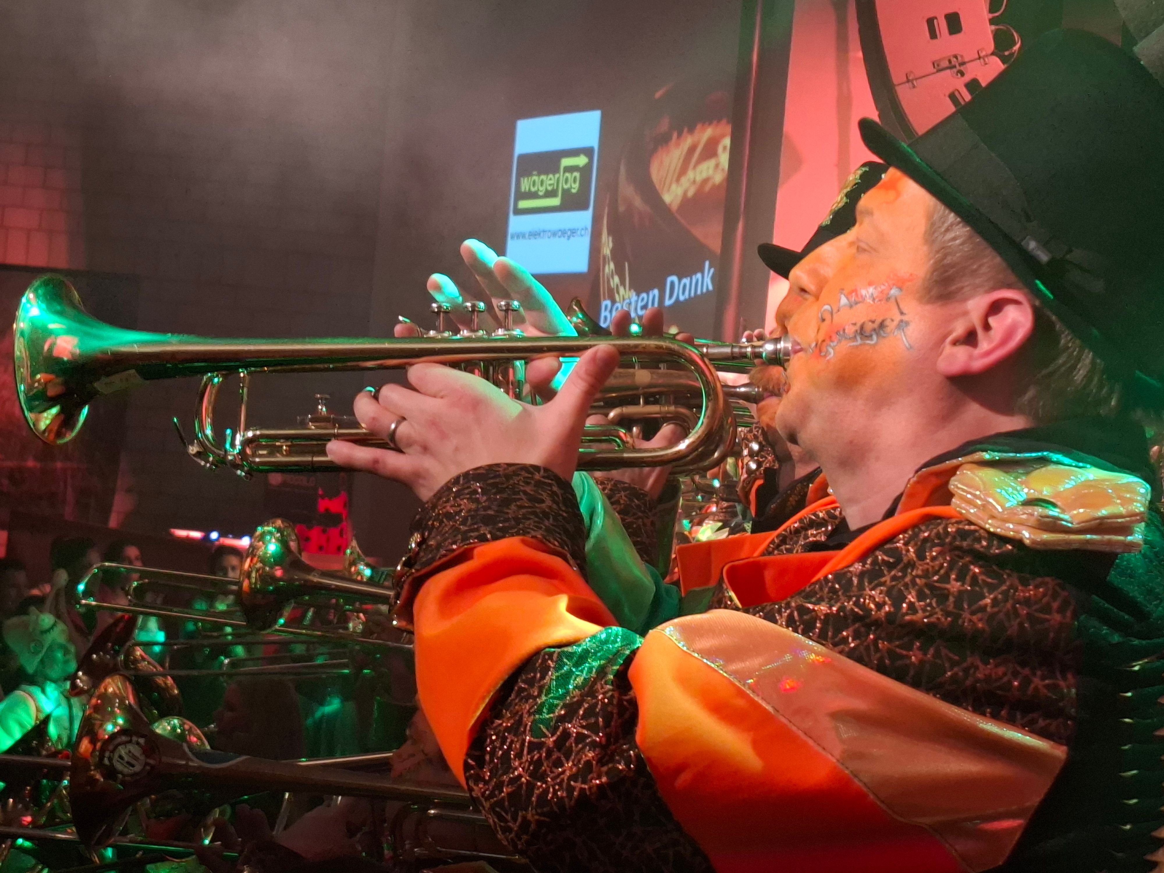 Zwischen-Guggenkl-ngen-und-M-rchenwelten-Die-Region-im-Fasnachtsfieber