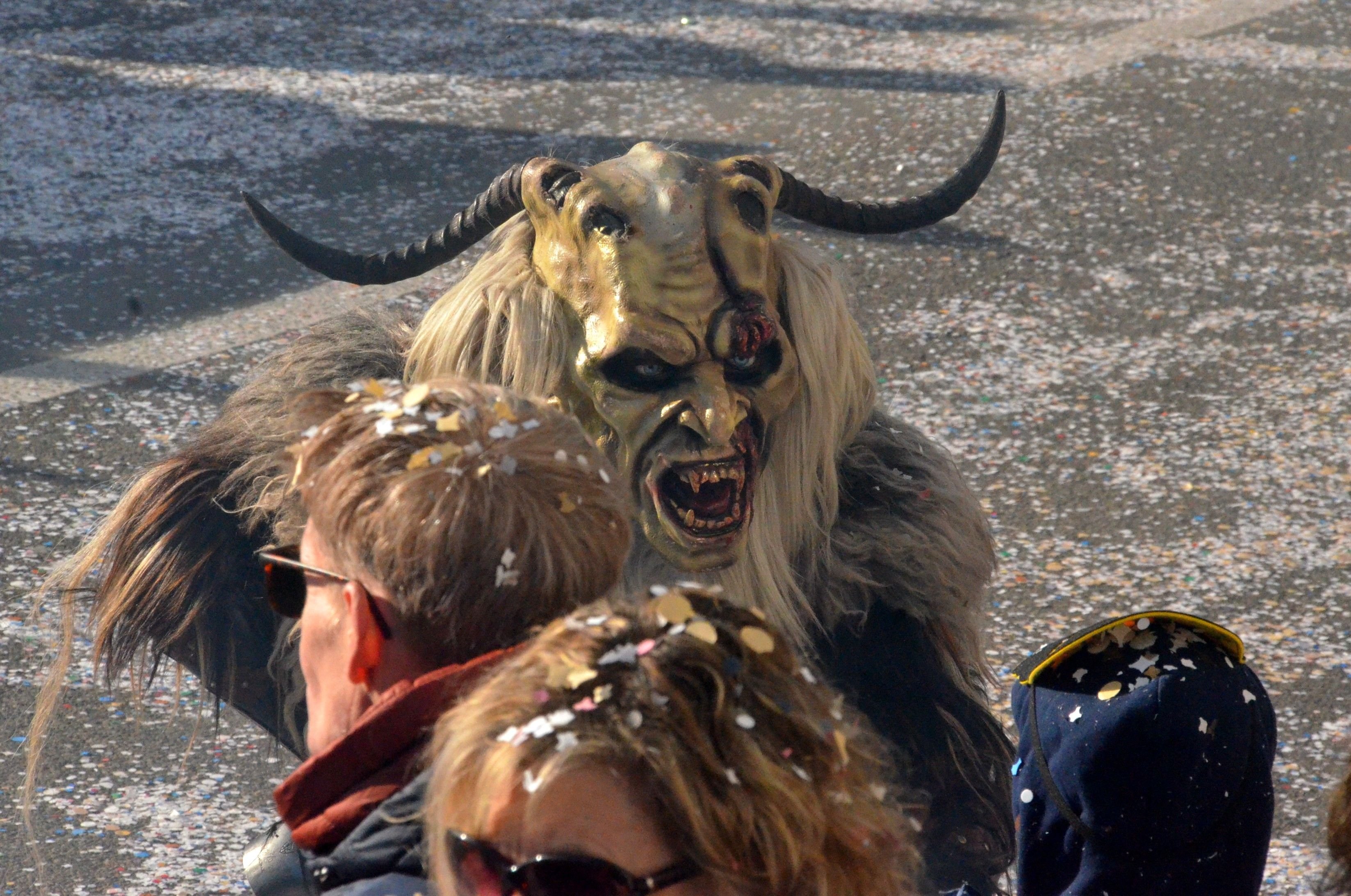 Die-f-nfte-Jahreszeit-hat-Einzug-gehalten-Hexen-T-fel-und-Drachen-lassen-Aadorf-erzittern