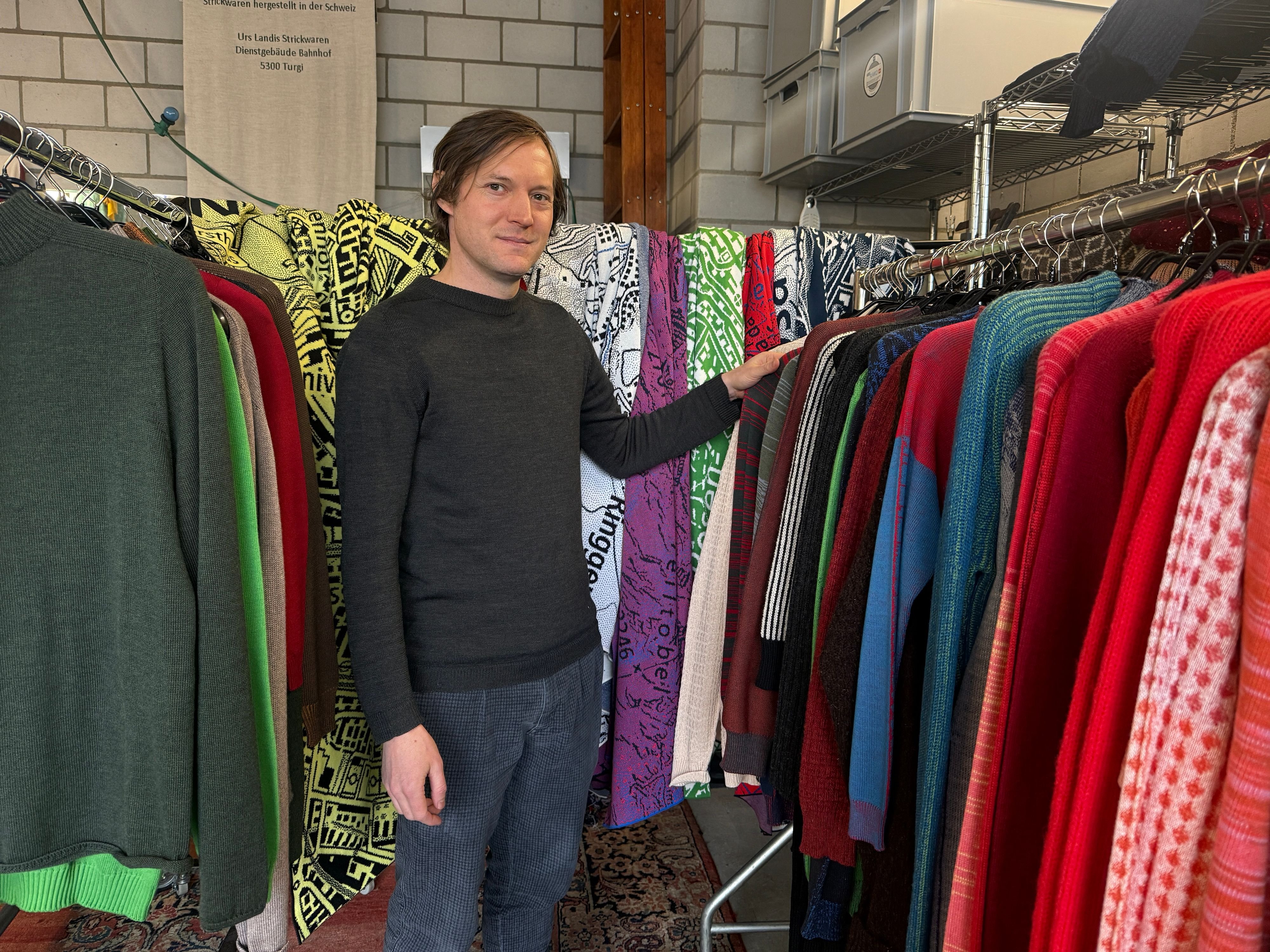 M-tzen-Pullover-und-Schals-Herr-Urs-der-strickende-Mann-auf-Erfolgskurs
