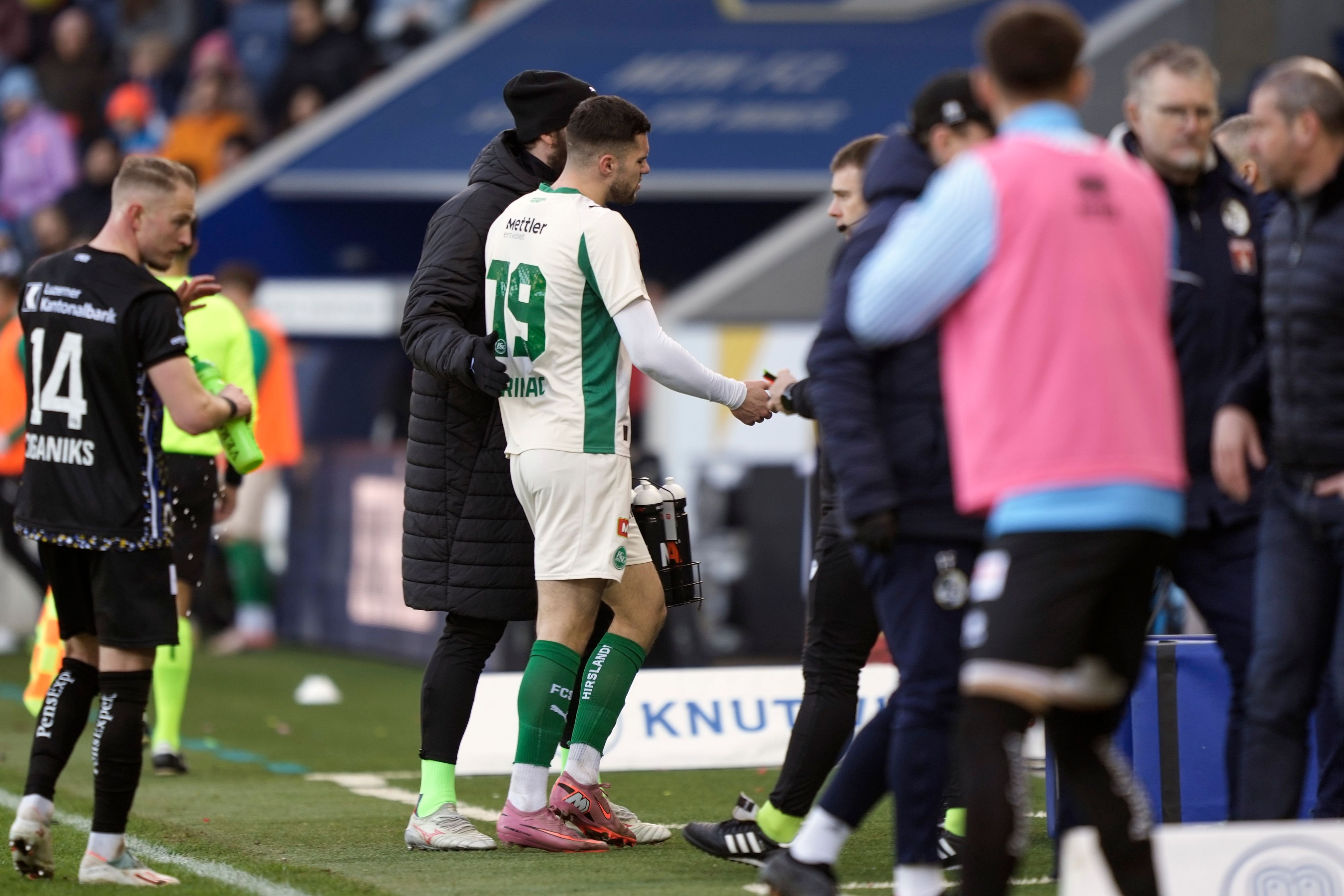 Rote-Karte-rote-K-pfe-Wie-der-FCSG-innert-einer-Woche-zum-zweiten-Mal-in-den-letzten-Minuten-eine-2-0-F-hrung-verspielt