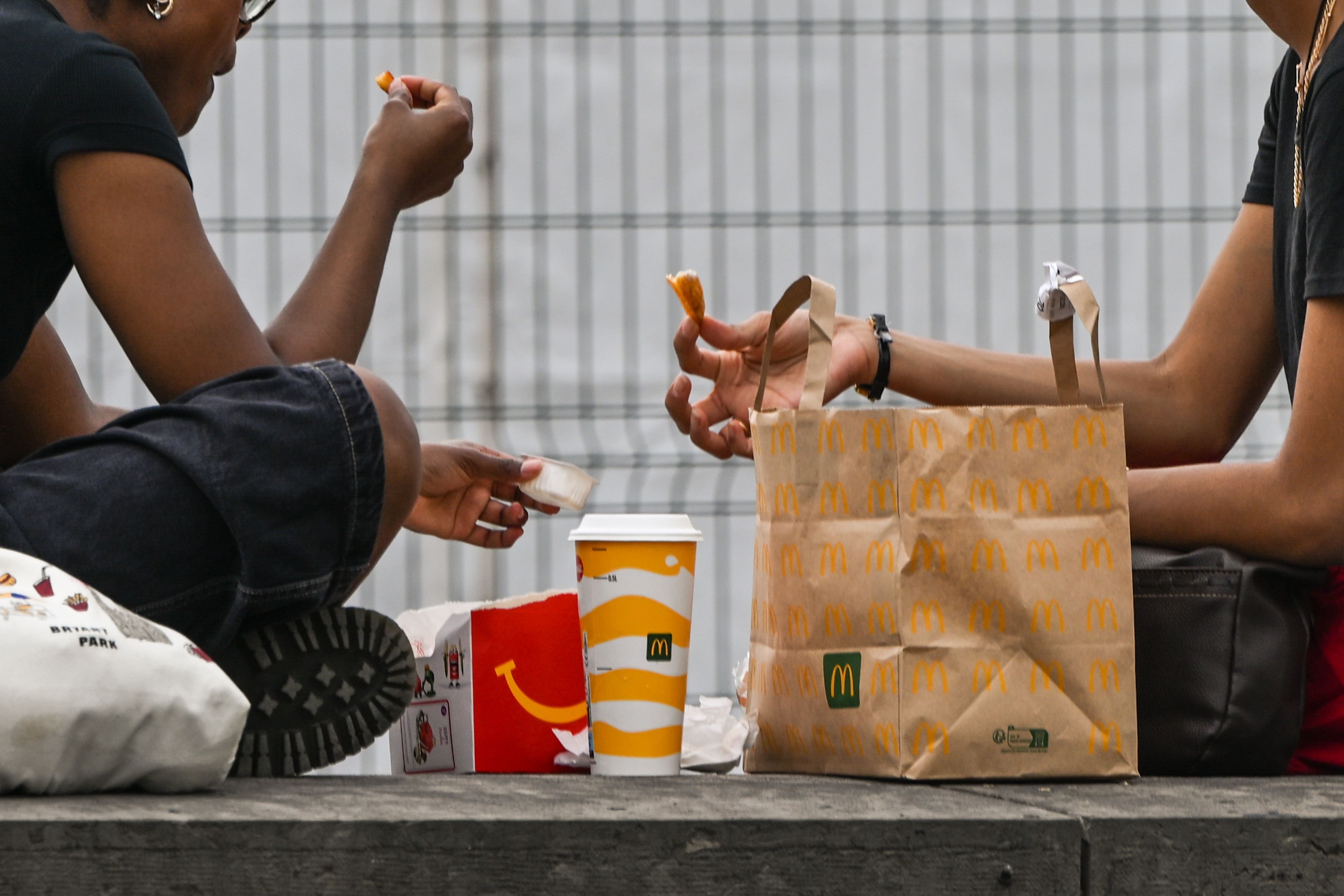 Junkfood-gegen-Haute-Cuisine-Die-Fastfood-Welle-berschwemmt-Frankreich