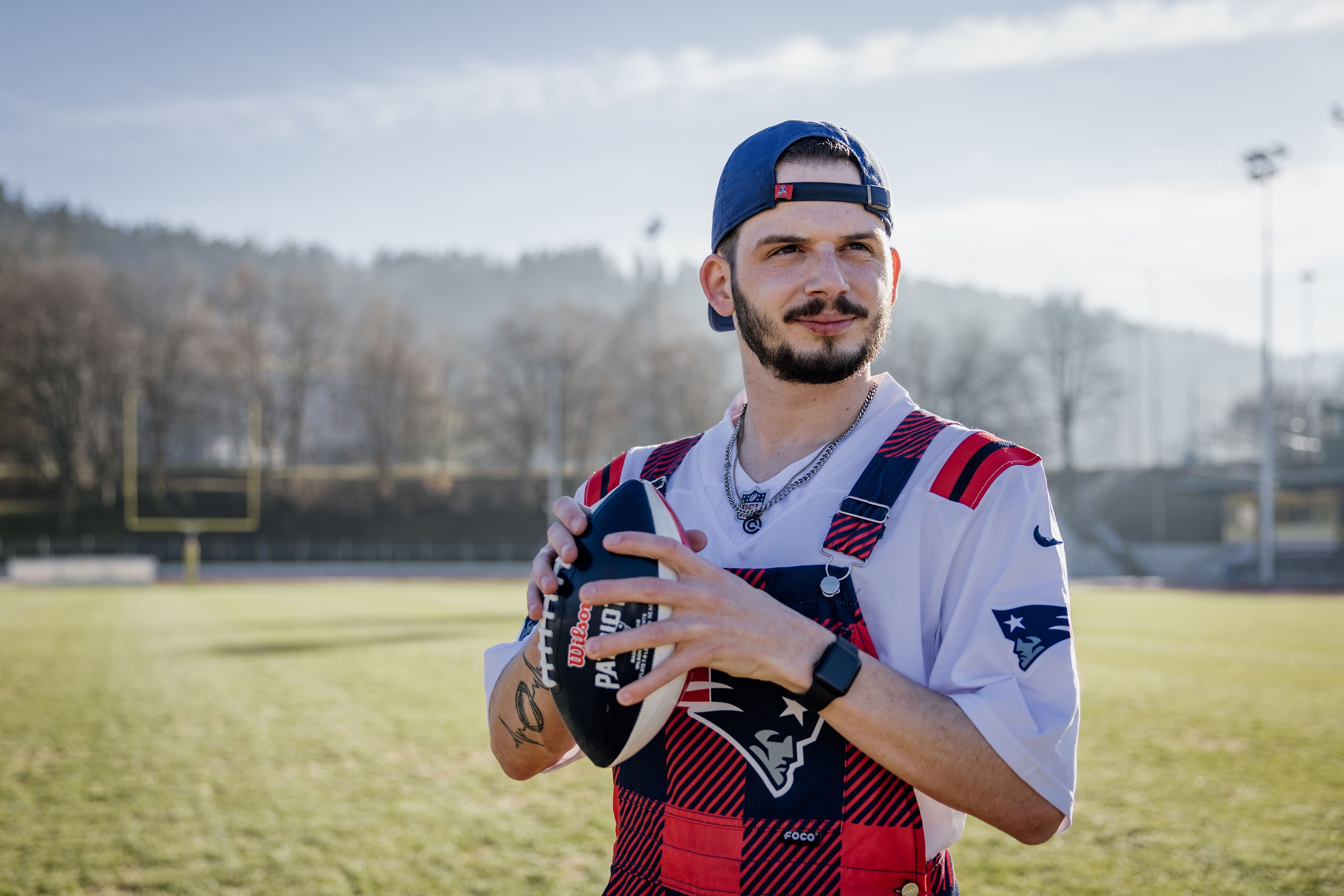 -der-super-bowl-ist-ein-heiliger-abend-ex-quarterback-der-st-gallen-bears-und-patriots-superfan-mirco-dietschweiler-ber-die-faszination-american-football