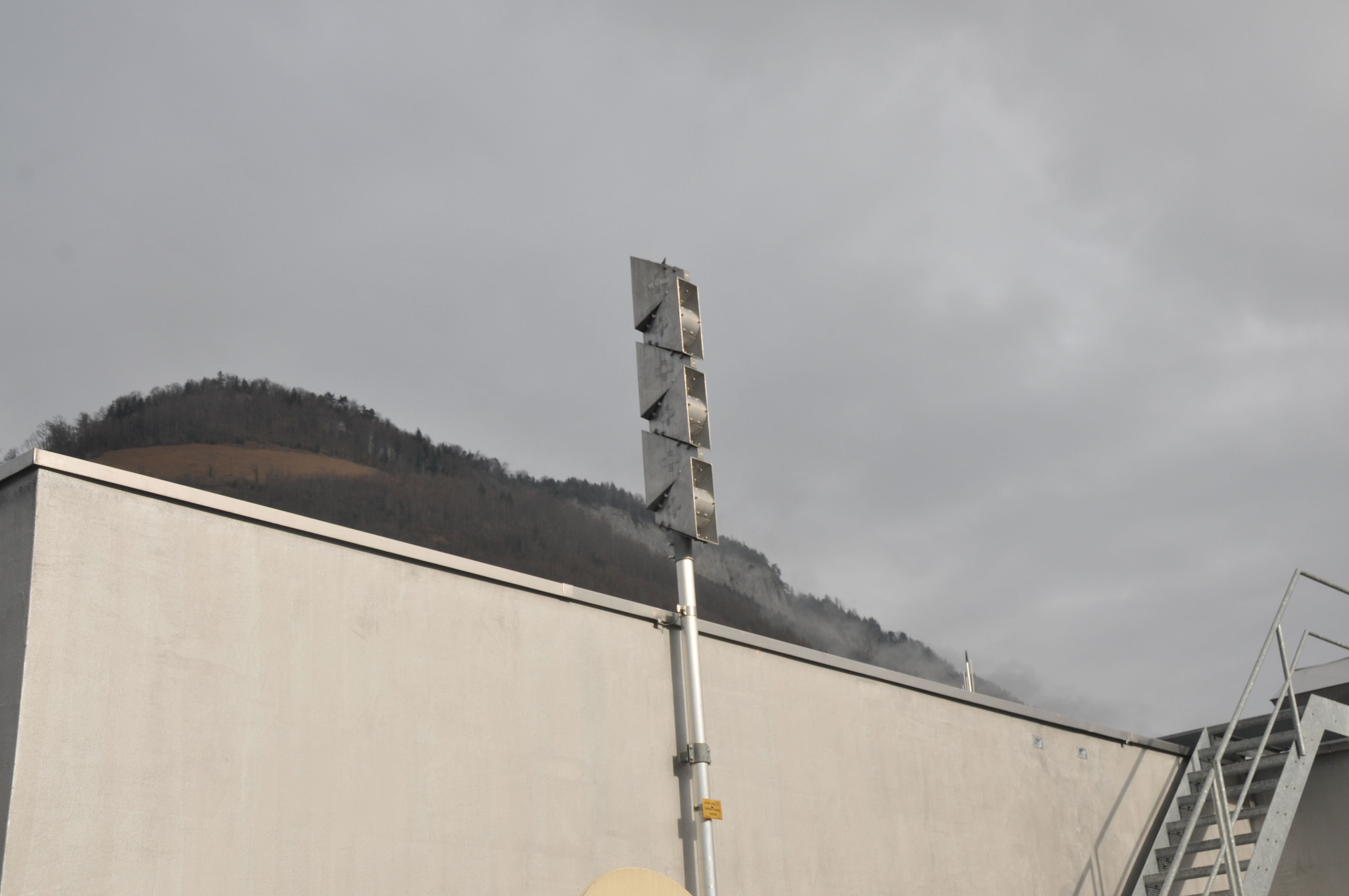 Zu-fr-h-In-Suhr-ist-der-Sirenenalarm-aus-Versehen-schon-losgegangen