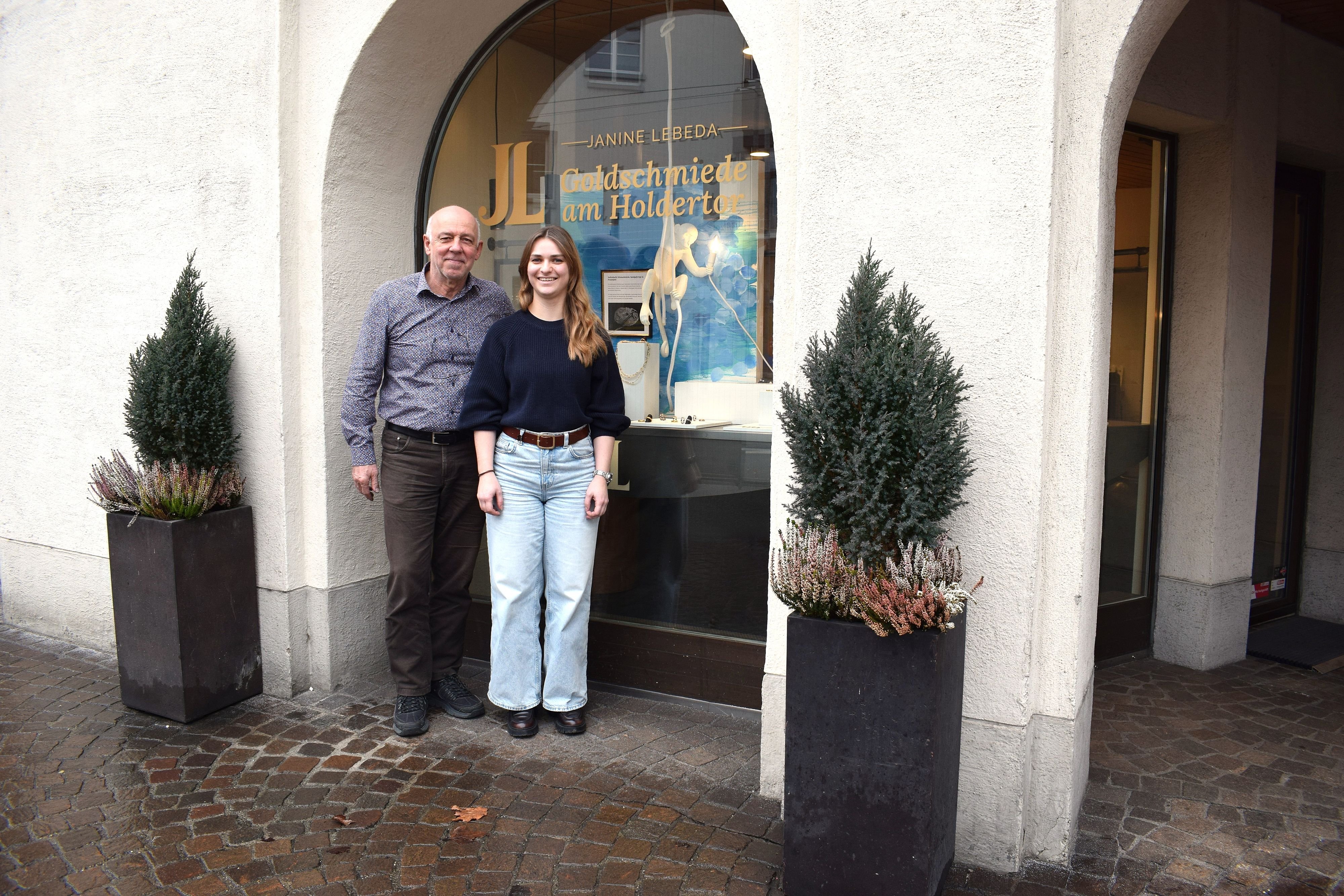 Schlussstrich-hier-Neuanfang-da-In-der-ltesten-Frauenfelder-Goldschmiede-bernimmt-die-ehemalige-Lernende