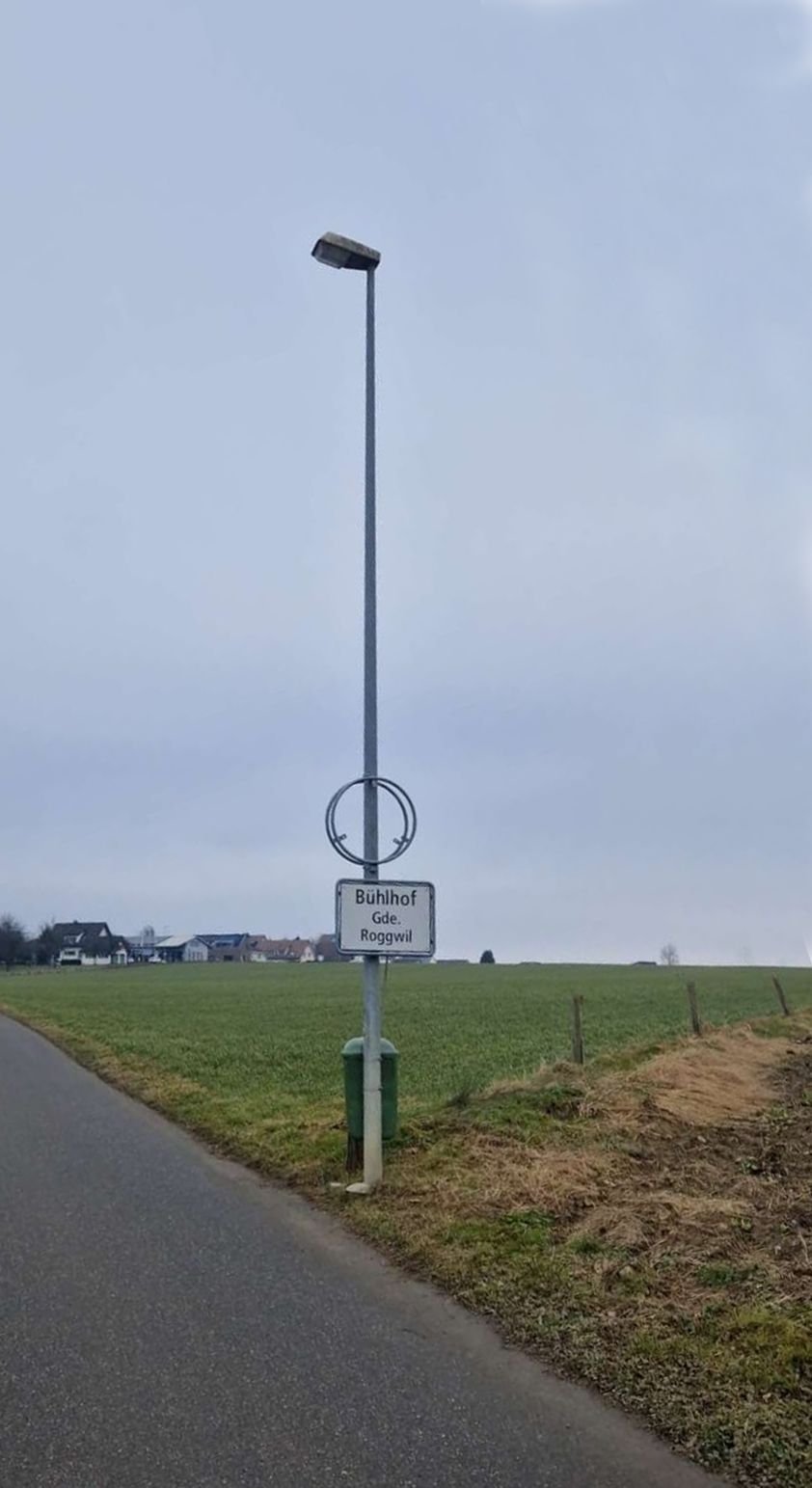 unbekannte-stehlen-ortstafeln-und-temposchilder-in-roggwil