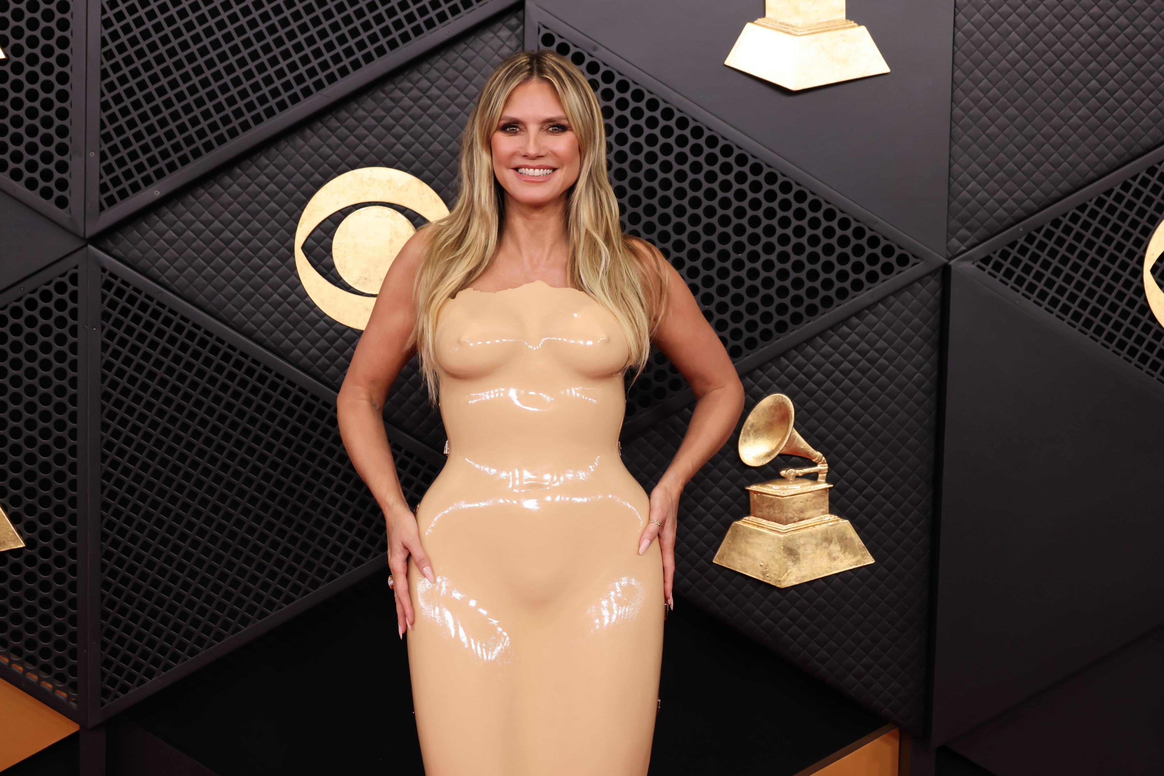 Kurioses-bei-den-Grammys-Darum-tragen-die-Stars-so-verr-ckte-Outfits
