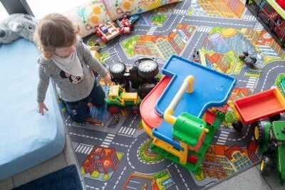 Gl-ck-f-r-gestresste-Familien-Basler-Kindern-scht-soll-Geld-vom-Kanton-erhalten