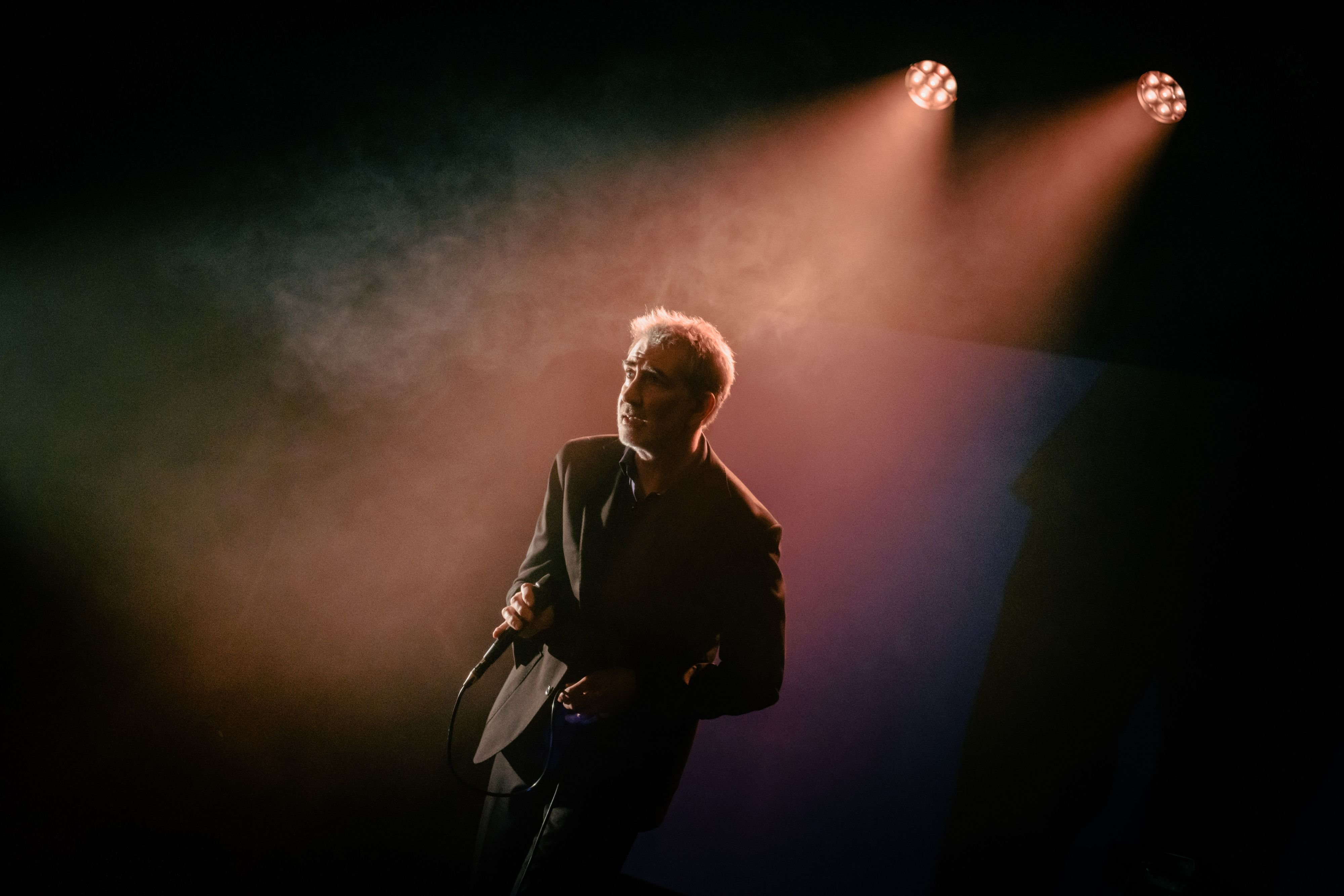 Ein-Wort-und-alle-gr-len-Manuel-Stahlberger-zeigt-sich-in-der-St-Galler-Kellerb-hne-meisterhaft-lakonisch