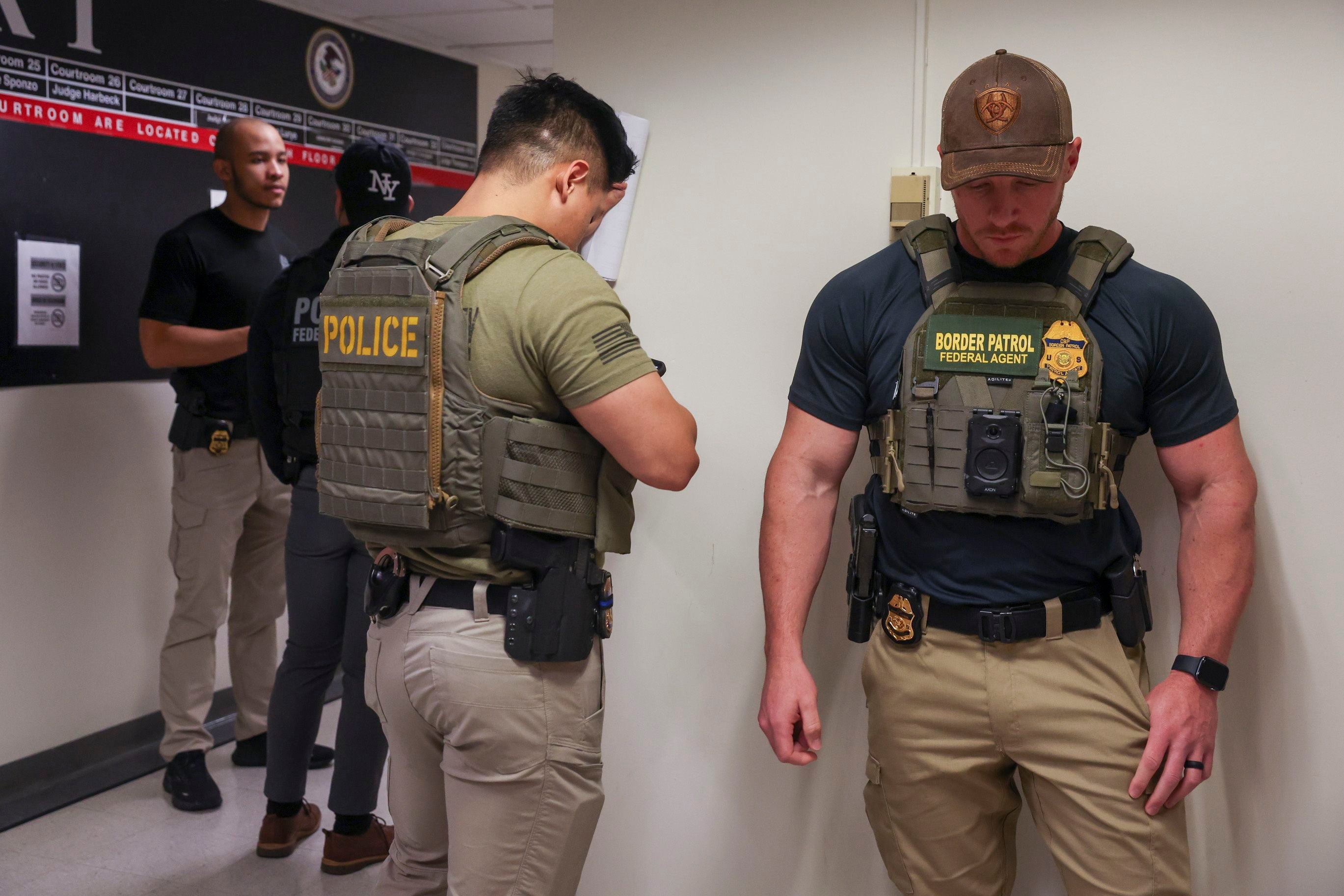 ICE-Polizisten-in-den-Wahllokalen-So-versucht-Trump-die-n-chste-Parlamentswahl-zu-gewinnen