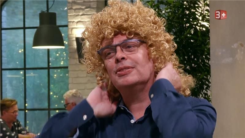 -Wenn-man-schon-mal-da-ist-kann-man-sich-auch-zum-Affen-machen-Martin-kennt-keine-Scham