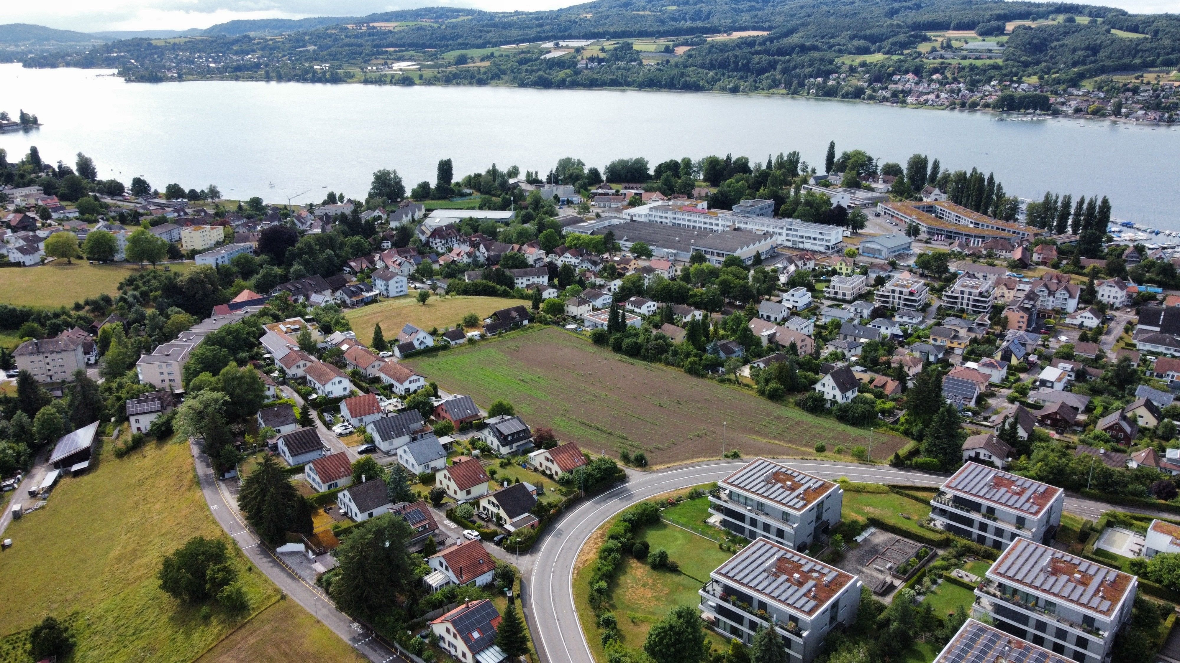 Die-Kombination-aus-Seethermie-und-Holz-kommt-in-Steckborn-gut-an