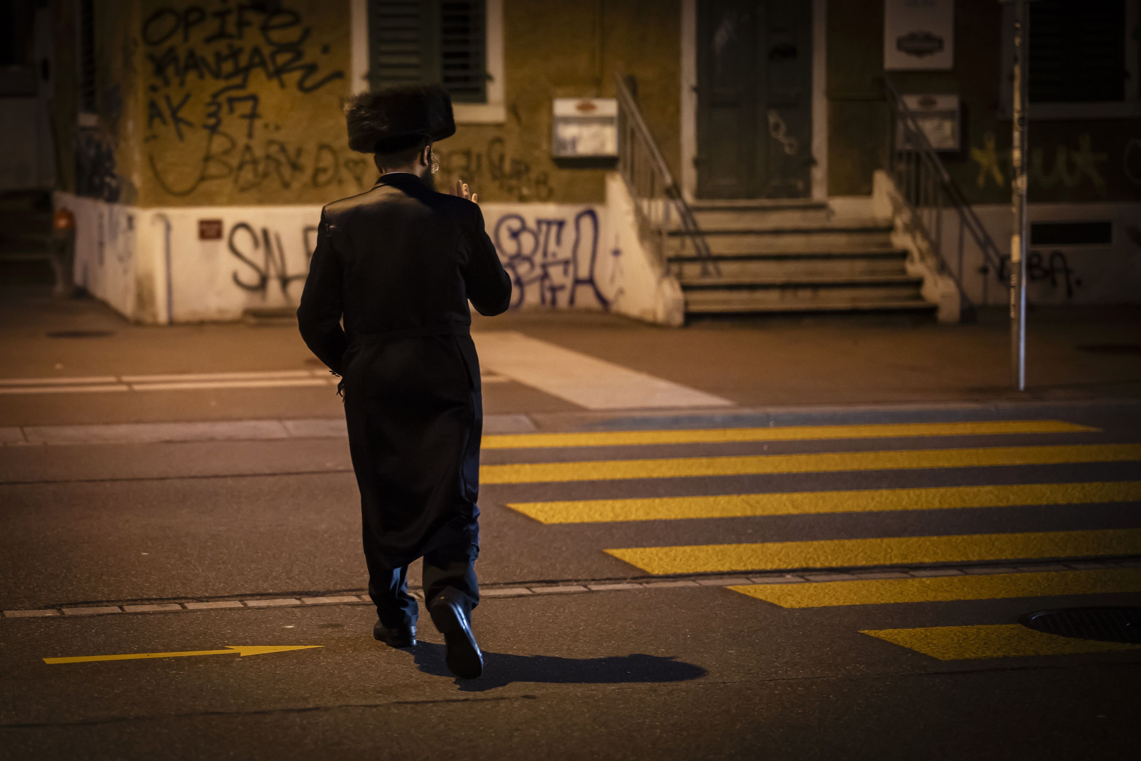 angriff-auf-juden-kosovare-h-tte-die-schweiz-seit-16-jahren-verlassen-m-ssen