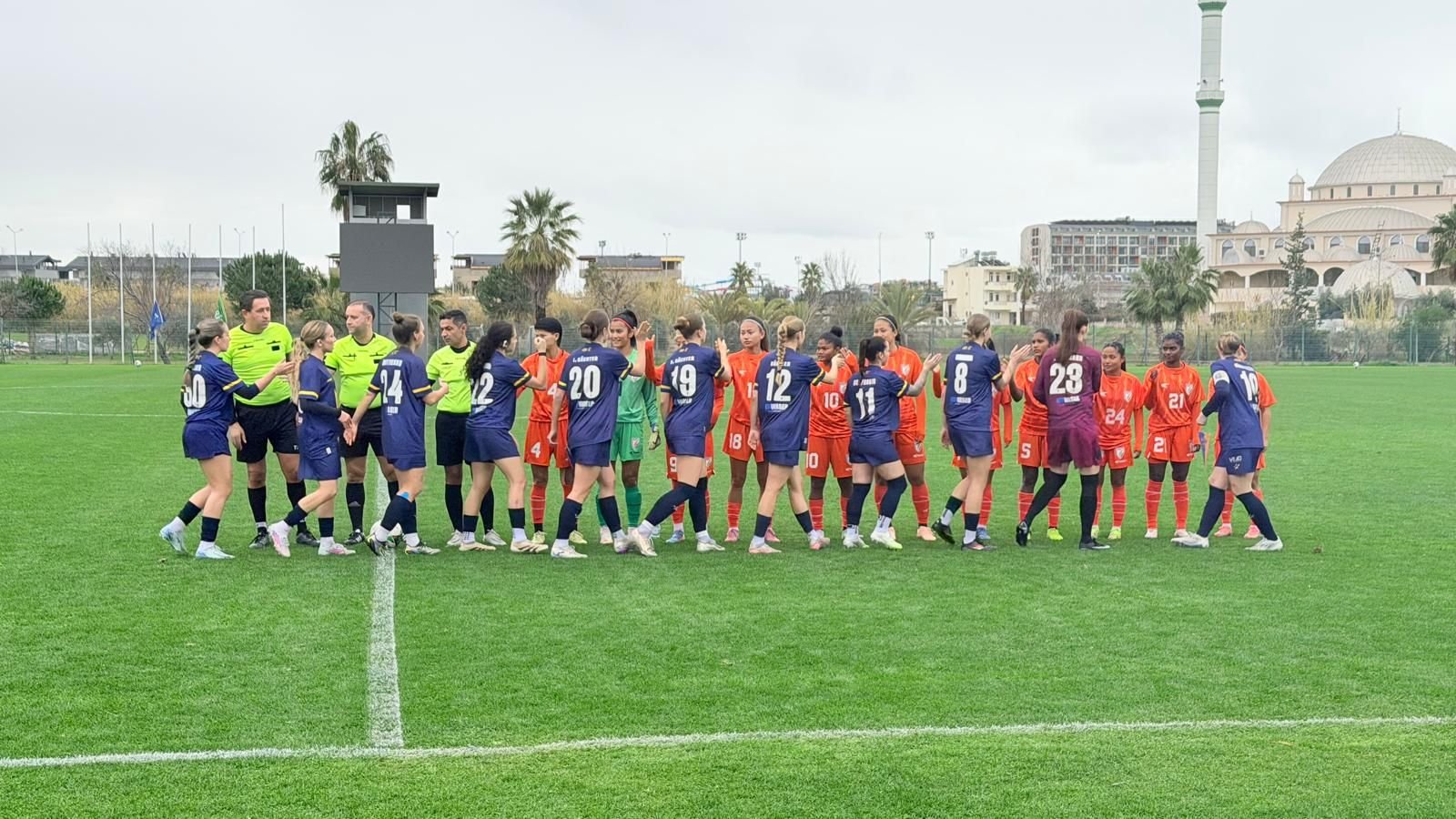 -Gegen-die-28-besten-Fussballerinnen-aus-dem-1-4-Milliarden-Land-Indien-anzutreten-war-speziell-