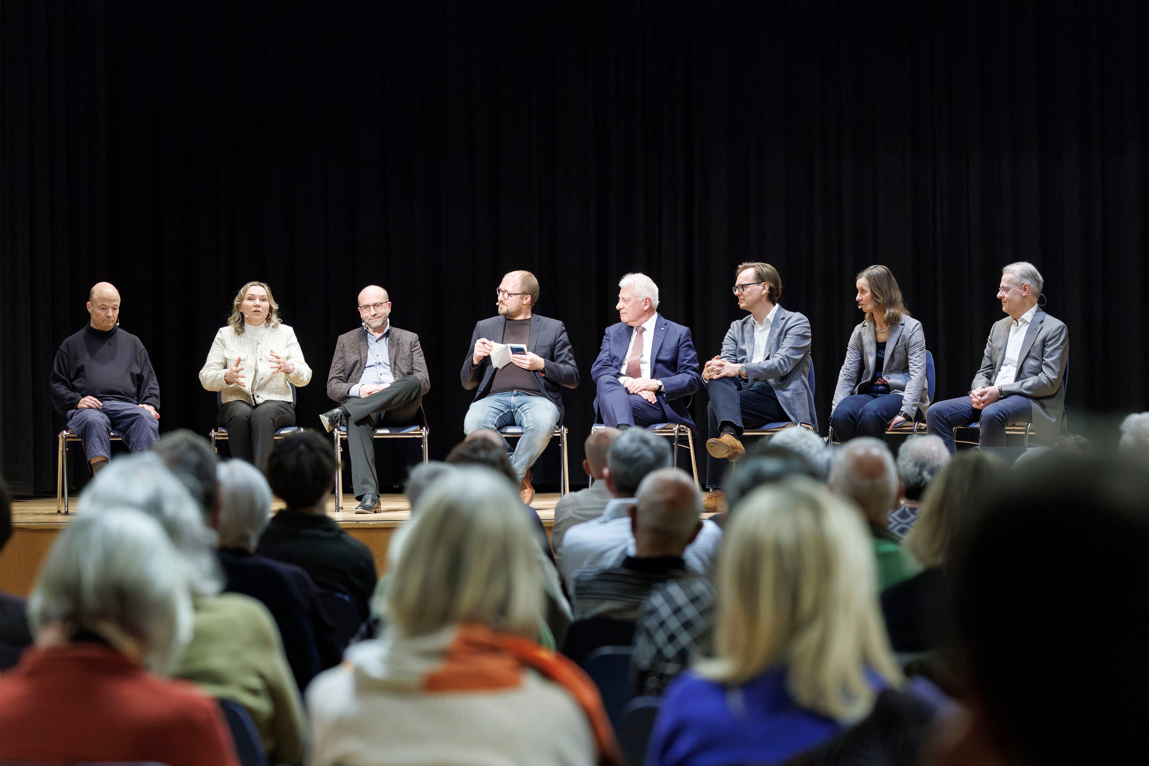 Steuerfuss-Schulraum-Tempo-30-Aesch-diskutiert-am-Wahlpodium-seine-Baustellen