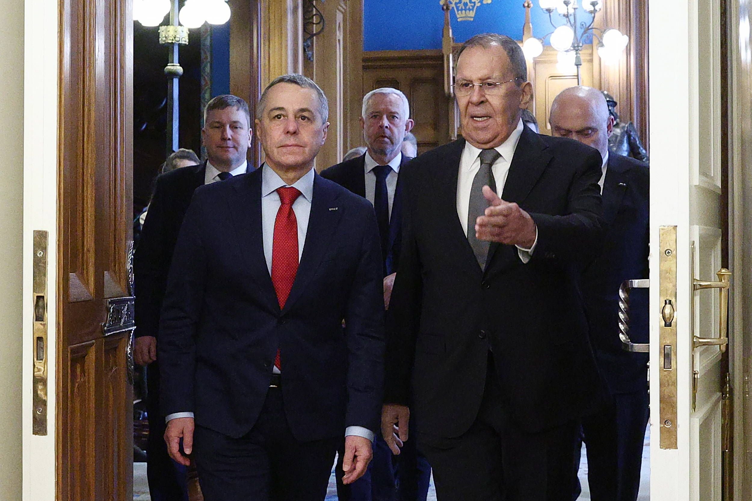 Cassis-trifft-Lawrow-und-als-Nebenger-usch-gibt-es-Sch-sse-auf-russischen-General