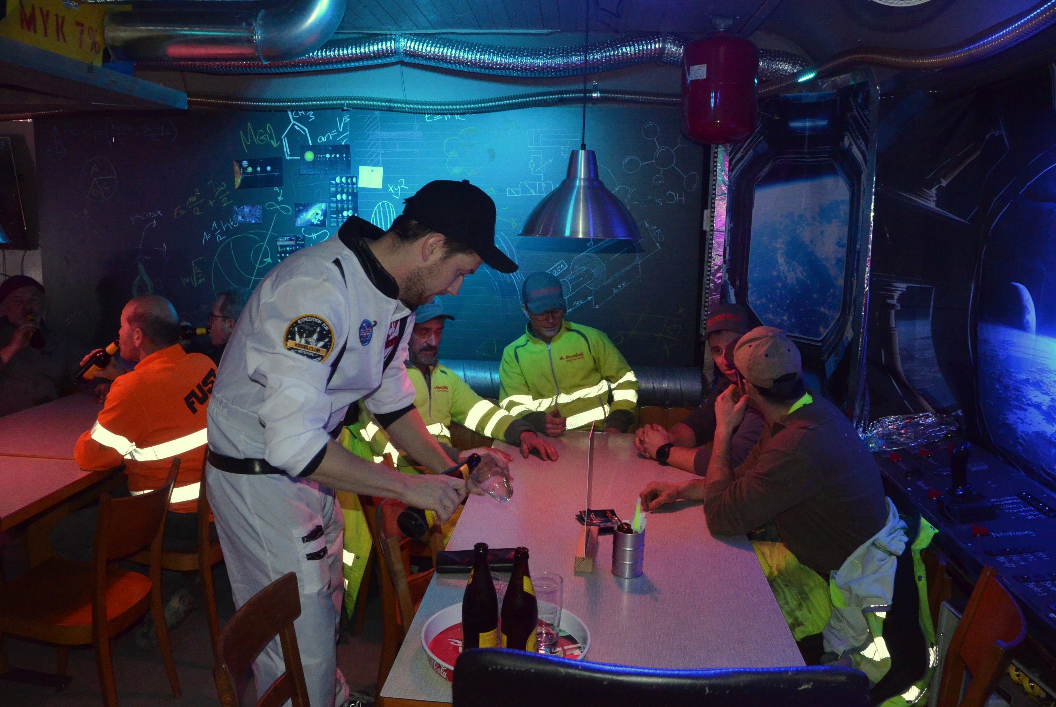 Nach-F-rt-fel-und-Bockwurst-eine-Runde-Kegeln-Restaurant-Feld-in-B-tschwil-wird-w-hrend-der-Fasnacht-vom-Kegelklub-gef-hrt