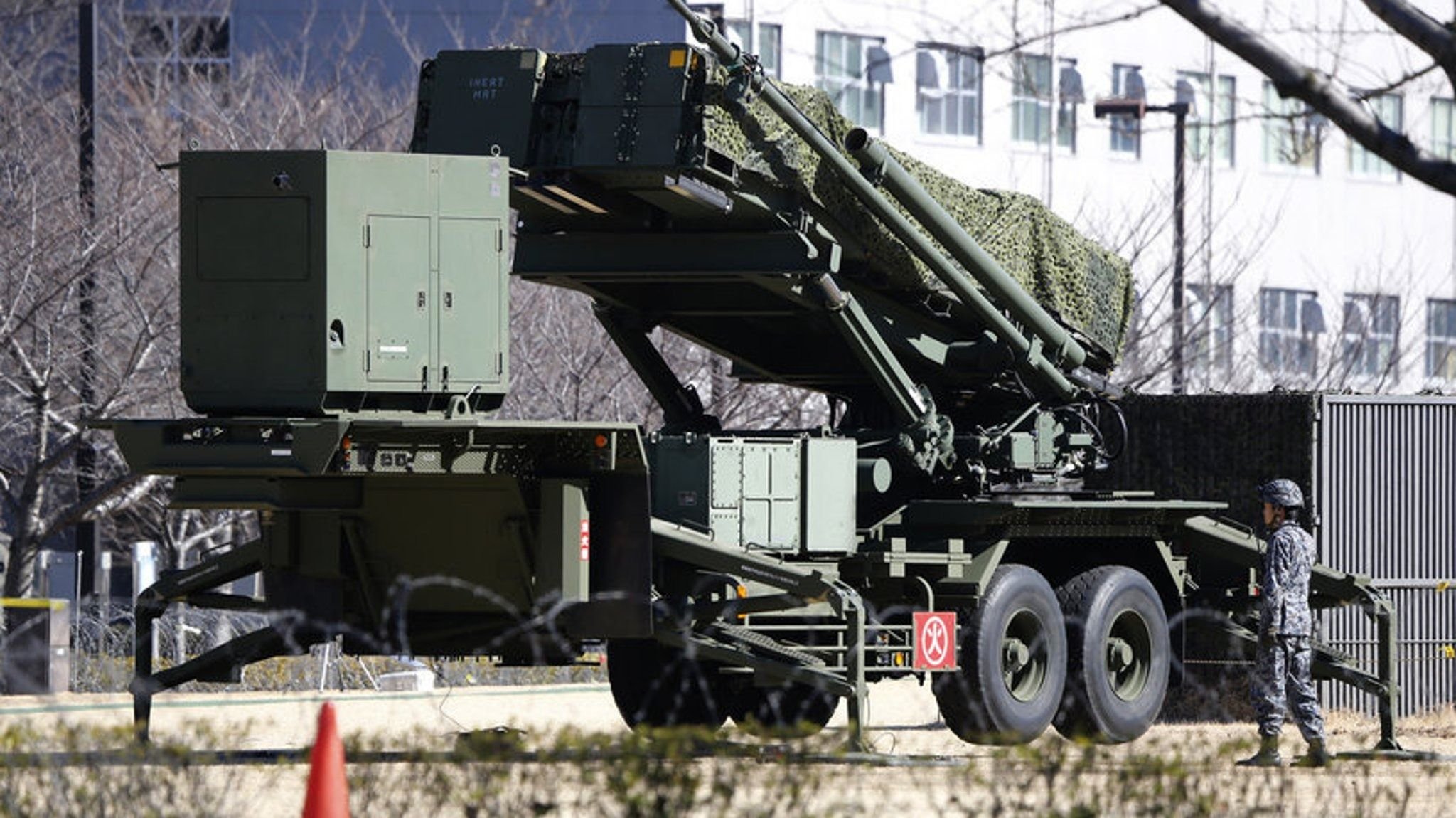 Versp-tete-Raketen-eine-Bank-im-Nazi-Sumpf-und-machen-uns-Arbeitsbedingungen-krank-