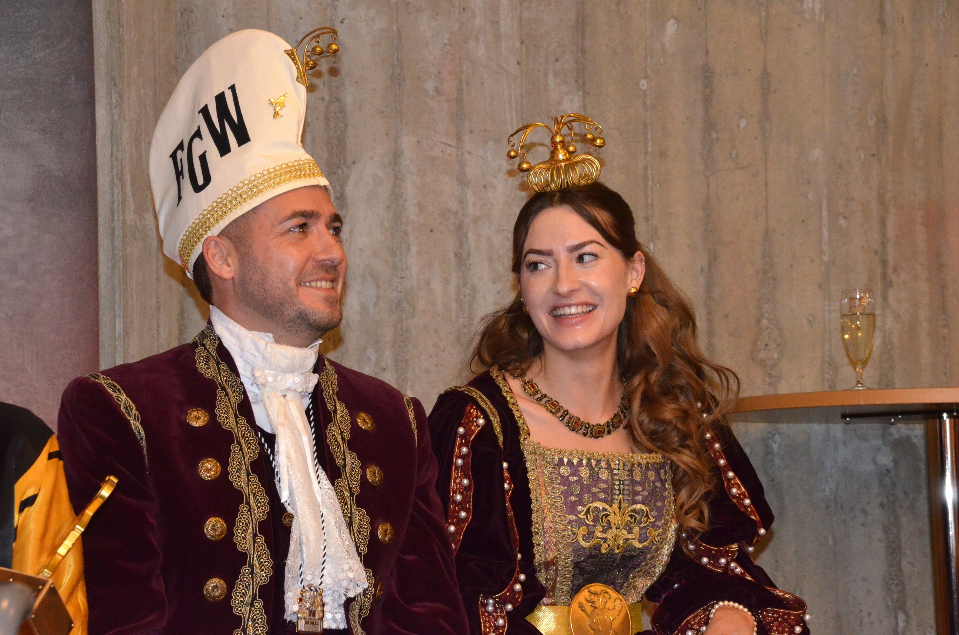 Nochmals-dasselbe-Prinzenpaar-In-der-Tonhalle-fand-die-Inauguration-der-Wiler-Fastnacht-statt