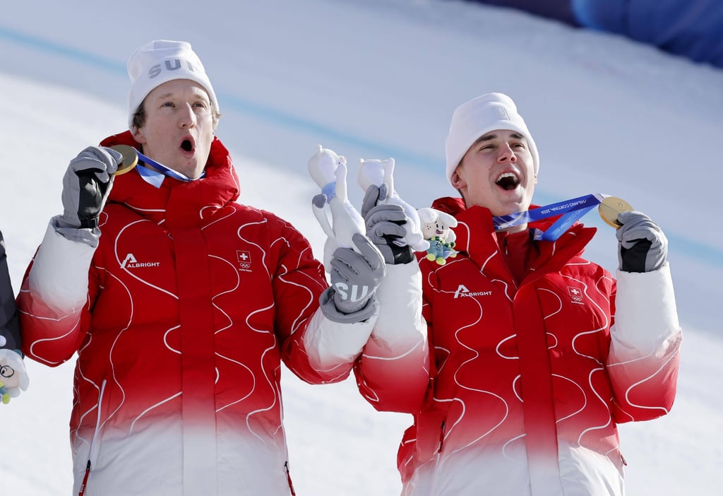 Doppelsieg in der Team-Kombination – und dann vergisst Franjo von Allmen die Schweizer Fahne