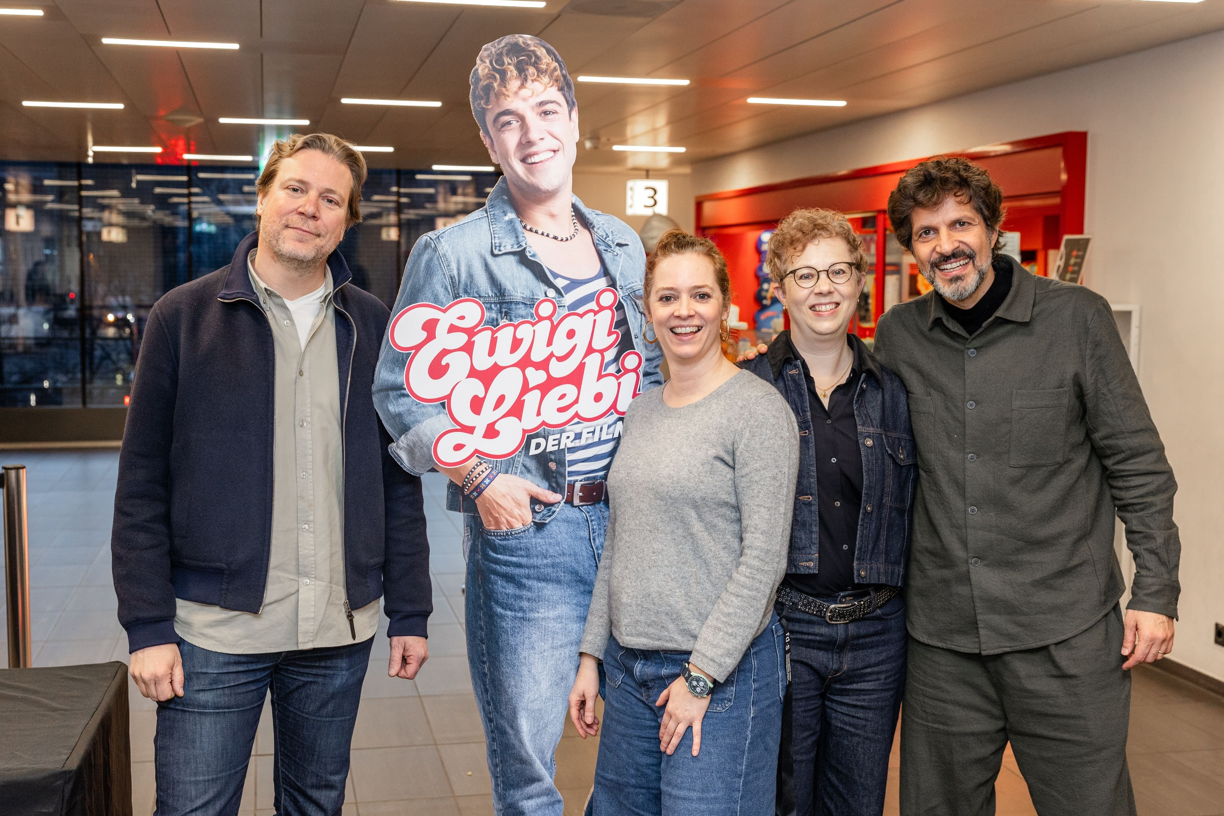 Kultmusical-im-Kino-An-der-Ewigi-Liebi-Premiere-im-Trafo-kamen-Schauspieler-und-Regisseur-ins-Plaudern