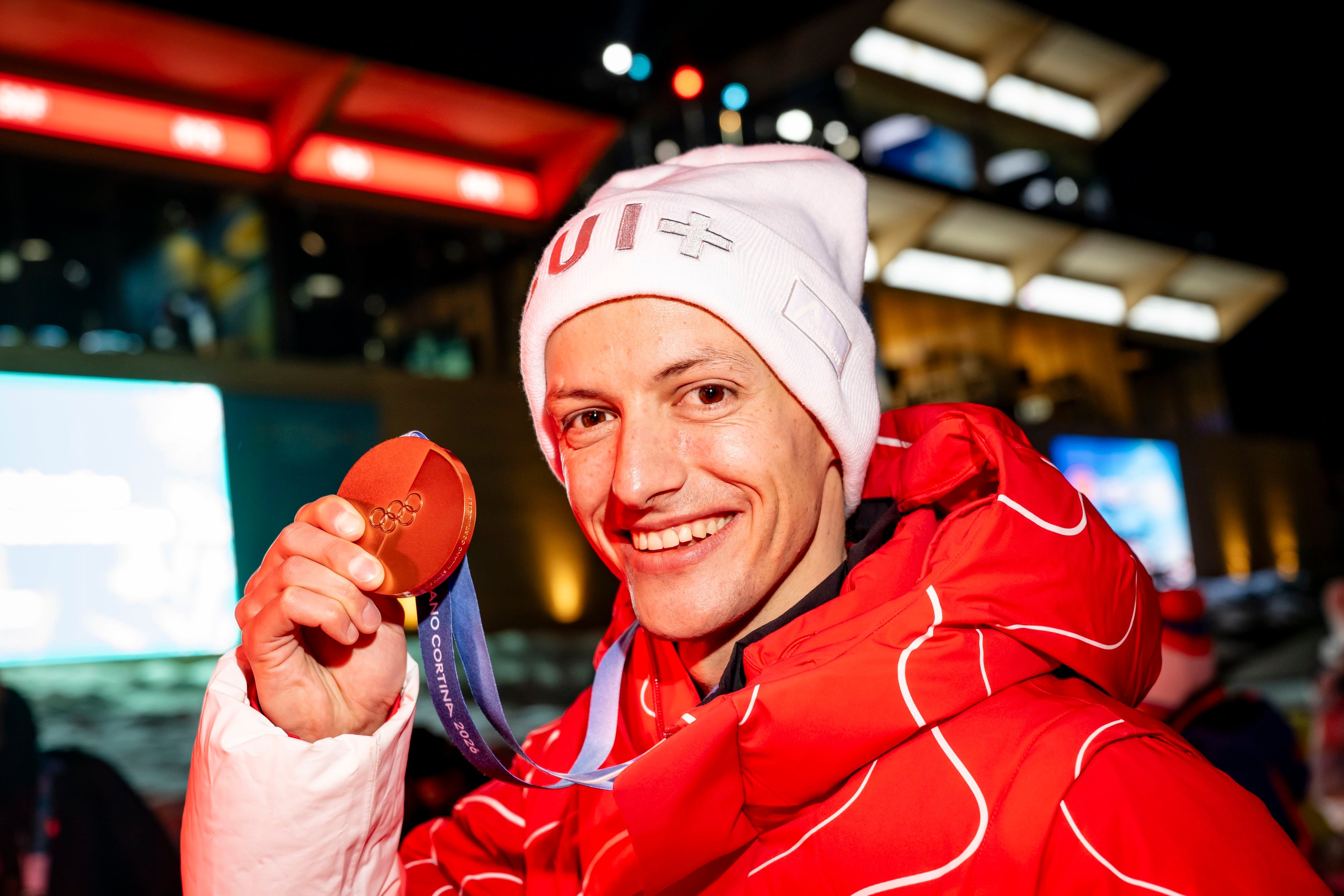 -Vielleicht-t-towiere-ich-mir-eine-Pizza-So-feiert-Gregor-Deschwanden-seine-sensationelle-Olympiamedaille