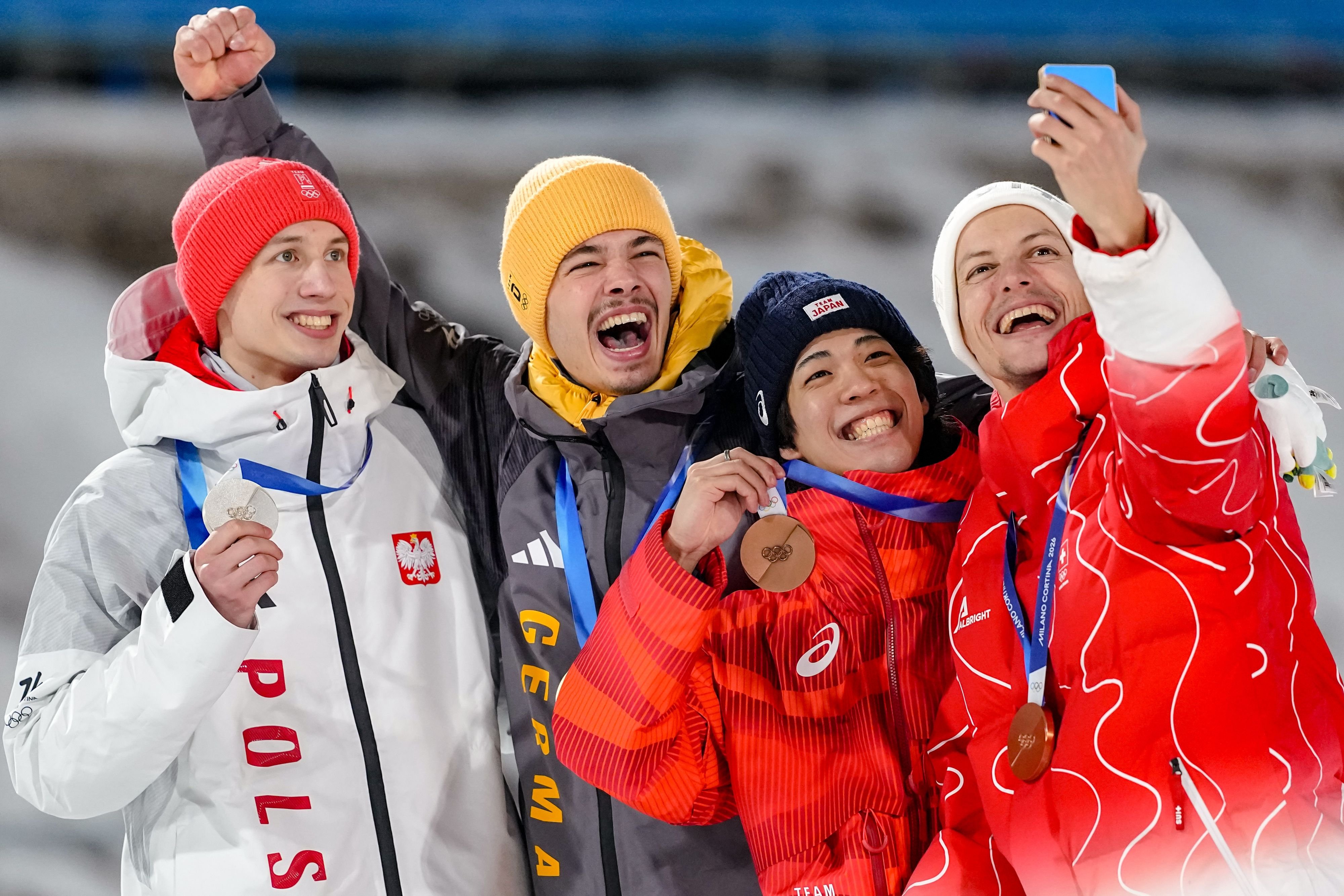 Bronze-Deschwanden-wird-heute-in-Tesero-zum-F-hndrich-Fan