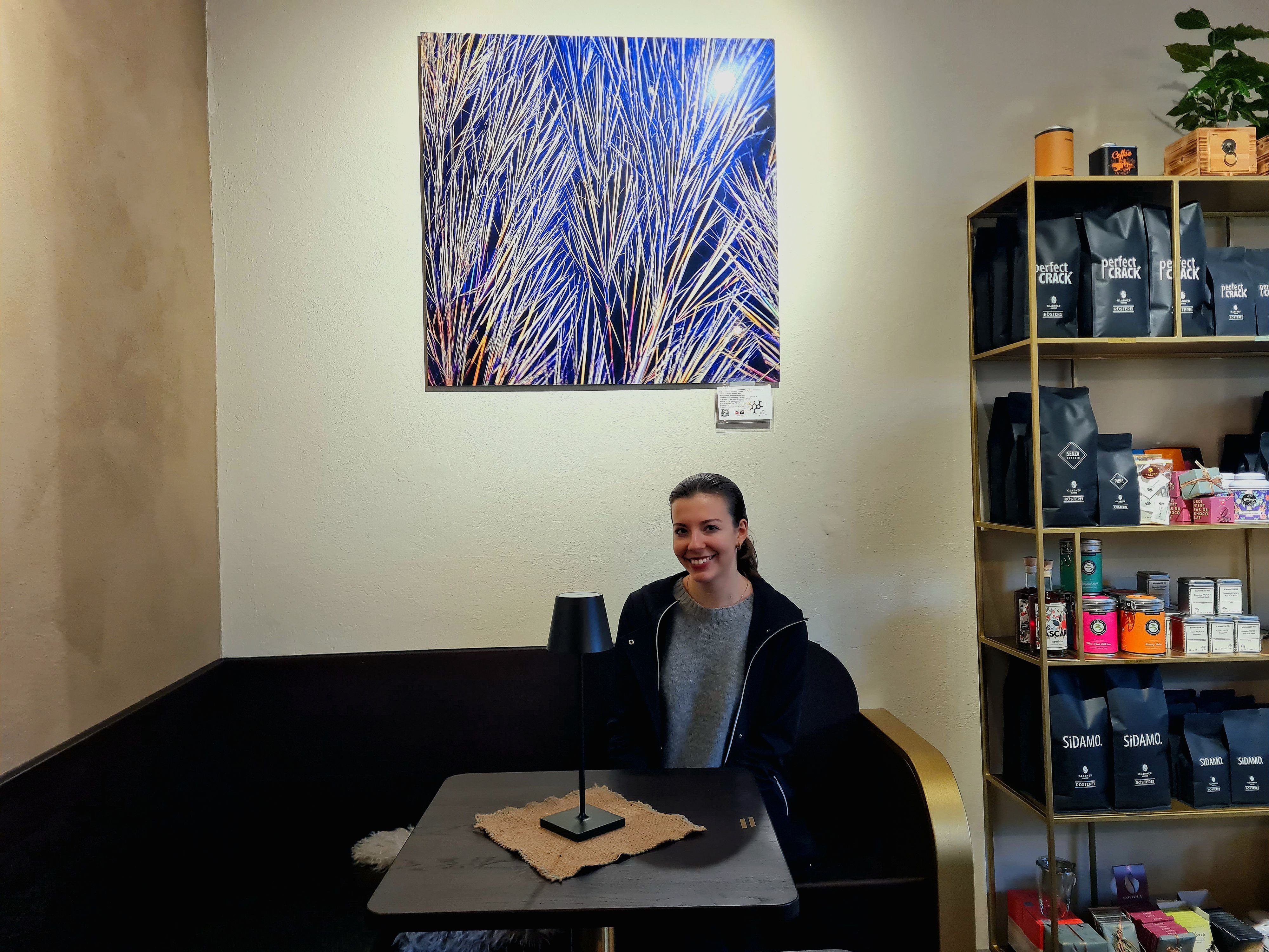 -Ich-mache-das-Unsichtbare-sichtbar-Eine-Genfer-Chemikerin-zeigt-ihre-Koffein-Kunst-im-Glarner-Kaffee-in-Frauenfeld