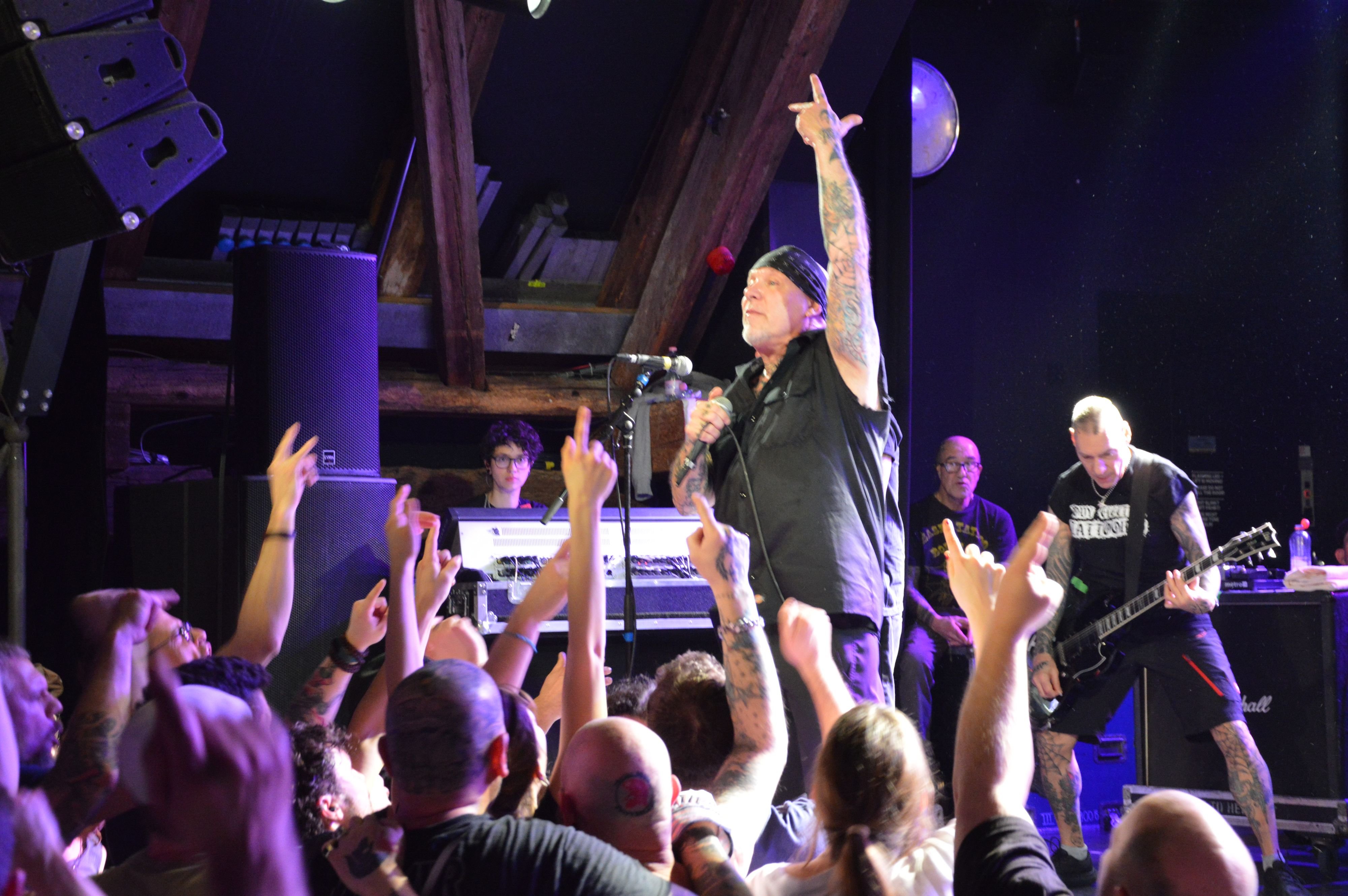 Liebesgr-sse-aus-New-York-welch-Freude-und-Energie-nur-hat-sich-diese-Band-ber-40-Jahre-bewahrt