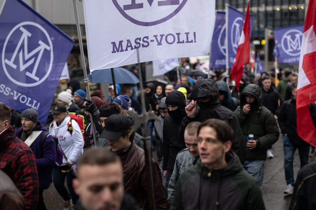 Im Video: Die illegale Demonstration von «Mass-Voll» durch die St.Galler Innenstadt